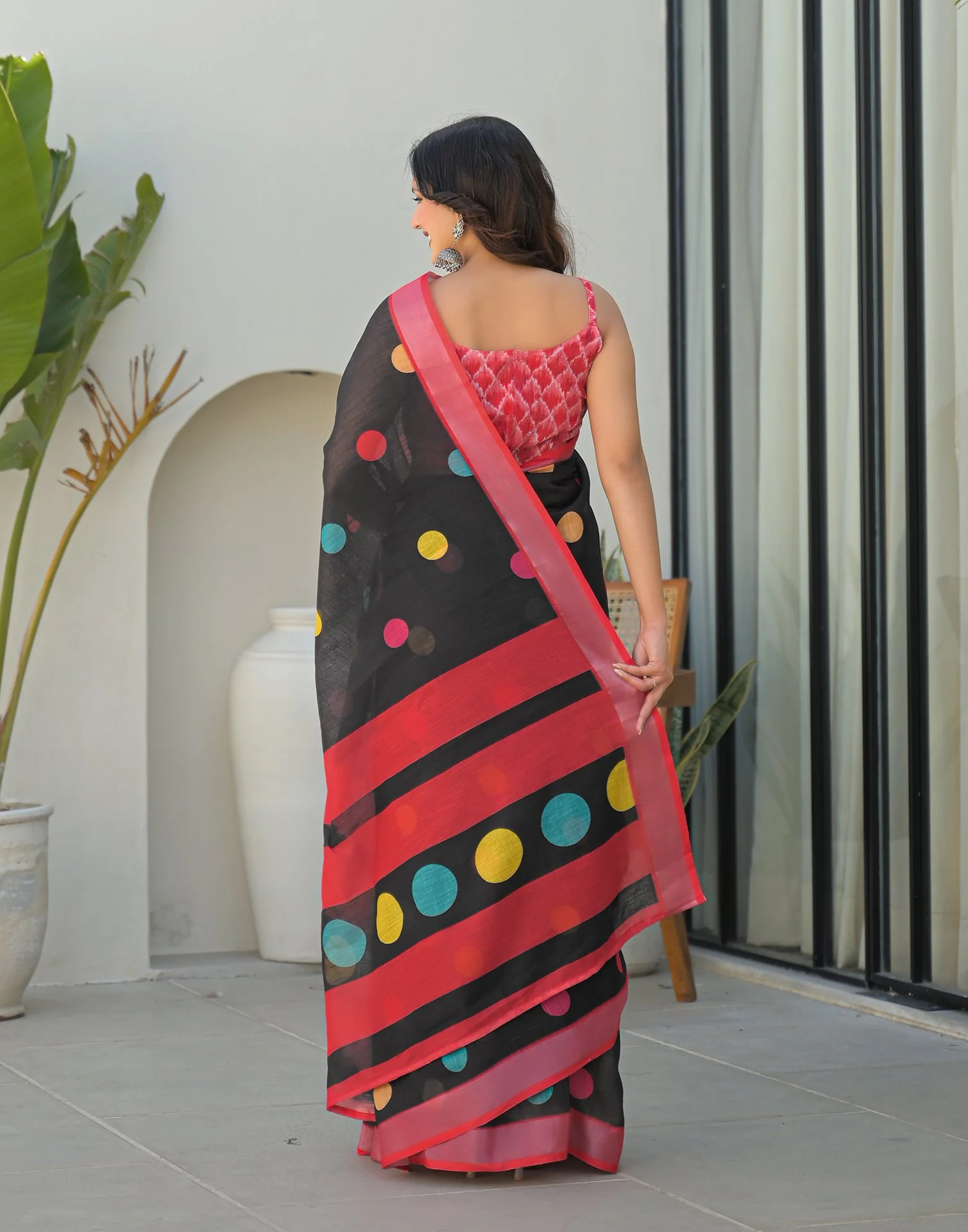 Black Linen Printed Saree - Image 4