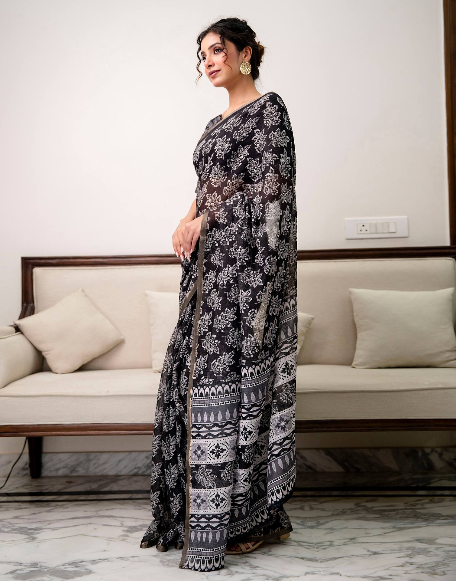 Black Linen Printed Saree - Image 5