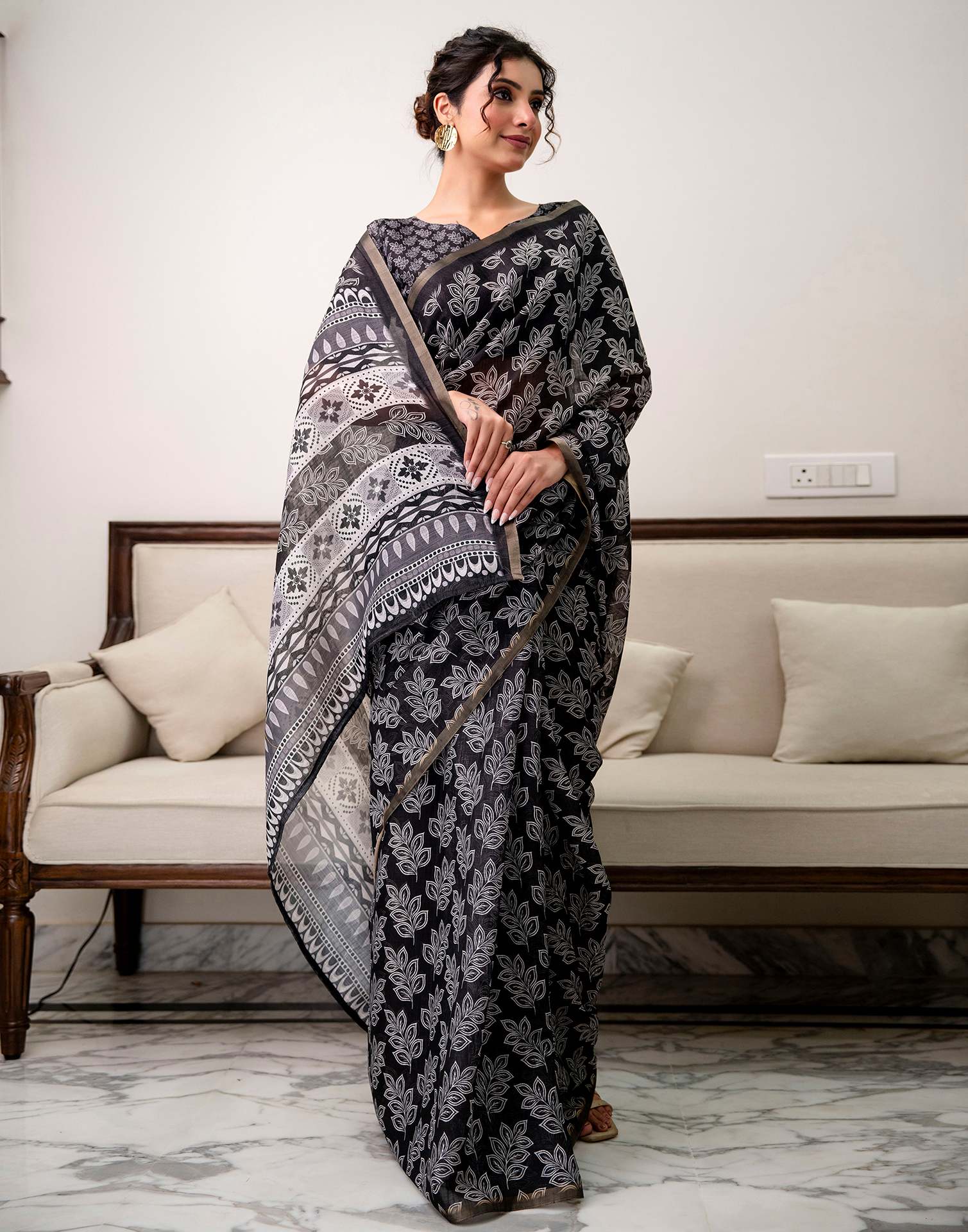 Black Linen Printed Saree - Image 6