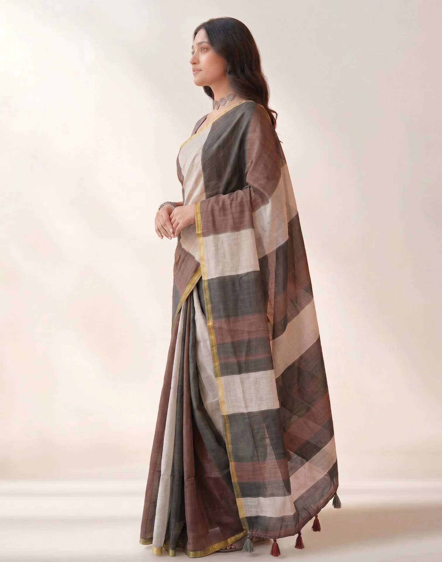 Black Linen Printed Zari Border Saree - Image 5