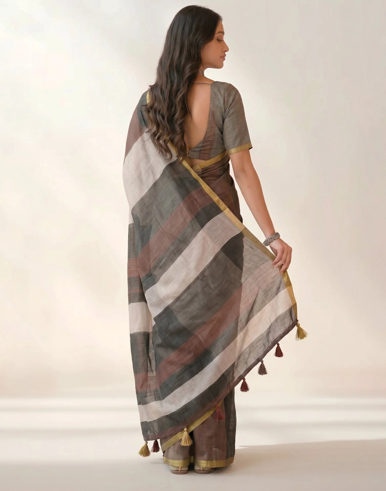 Black Linen Printed Zari Border Saree - Image 6