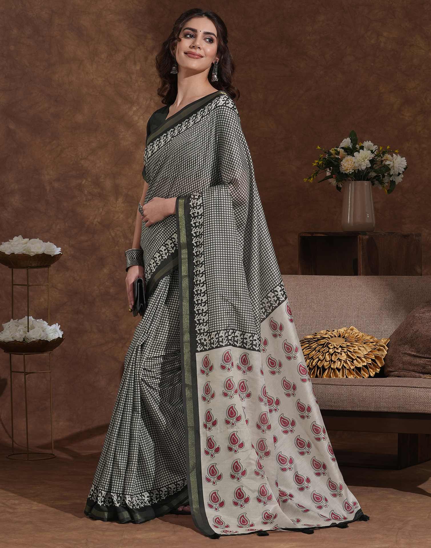 Black Silk Printed Saree - Image 4