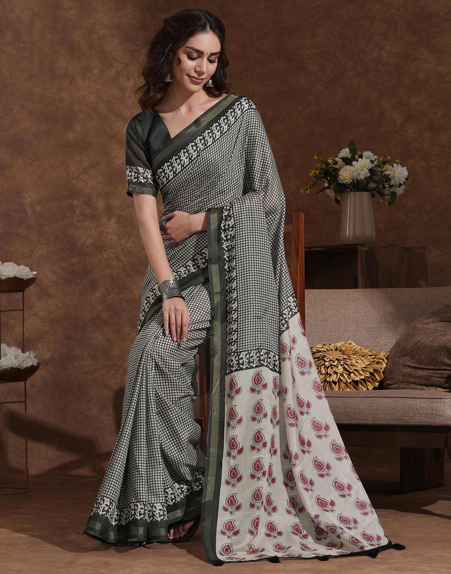 Black Silk Printed Saree - Image 5