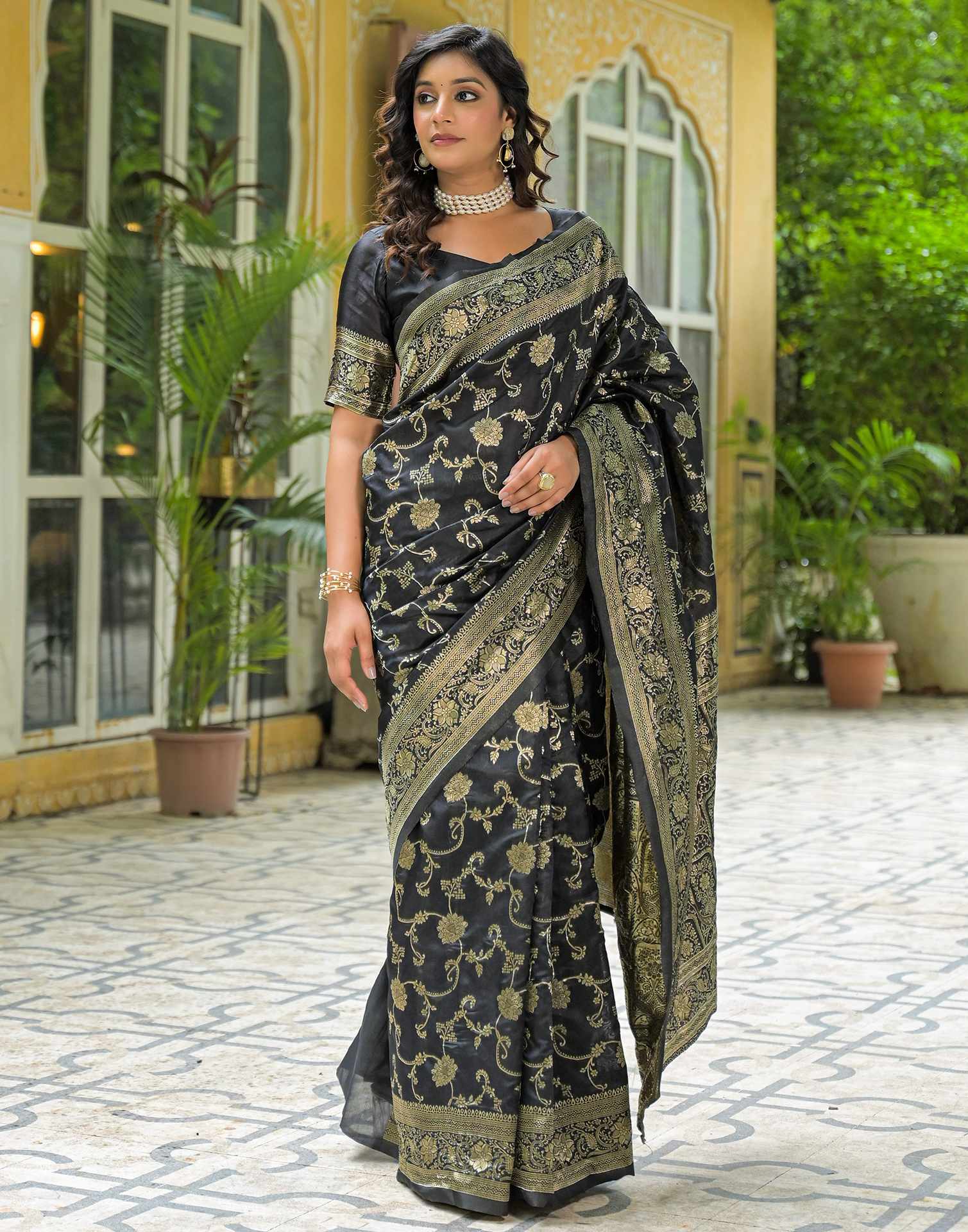 Black Silk Woven Banarasi Saree - Image 5