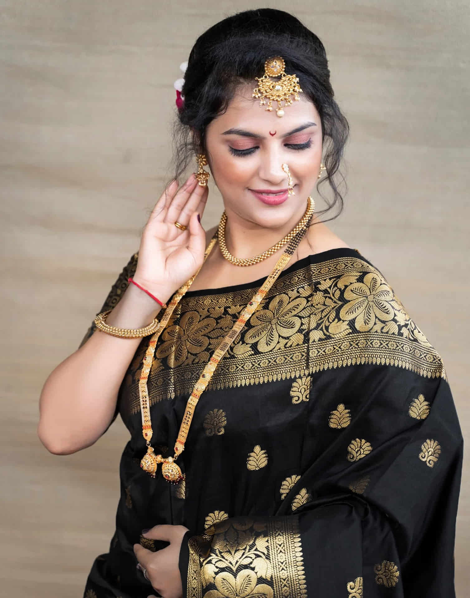 Black Silk Woven Banarasi Saree - Image 4
