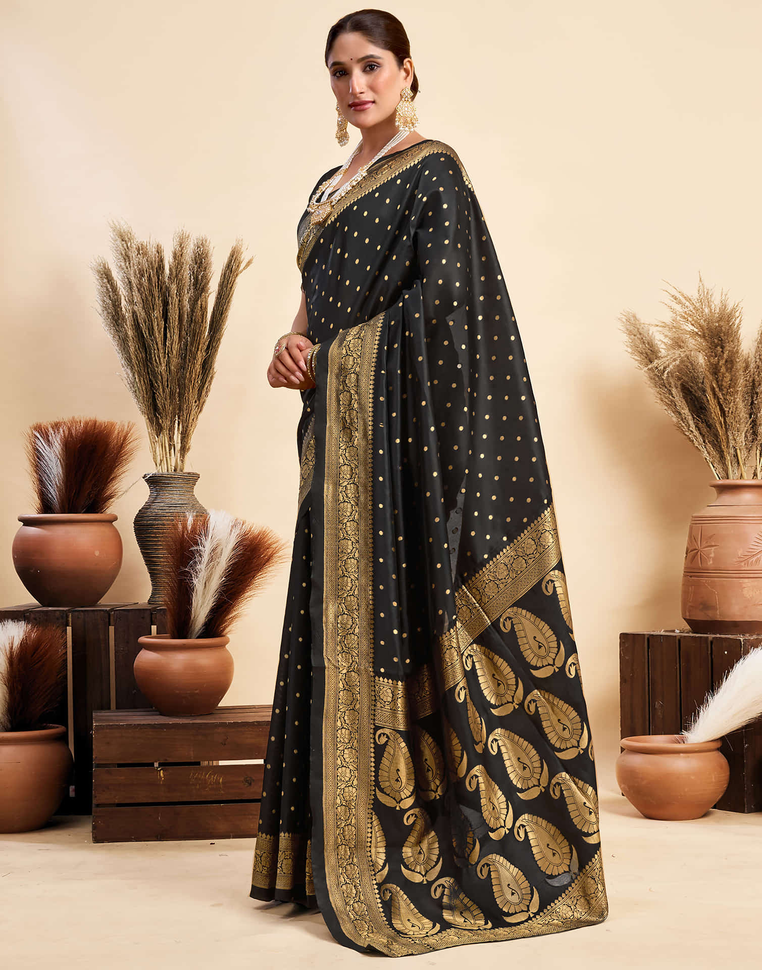Black Silk Woven Banarasi Saree - Image 4