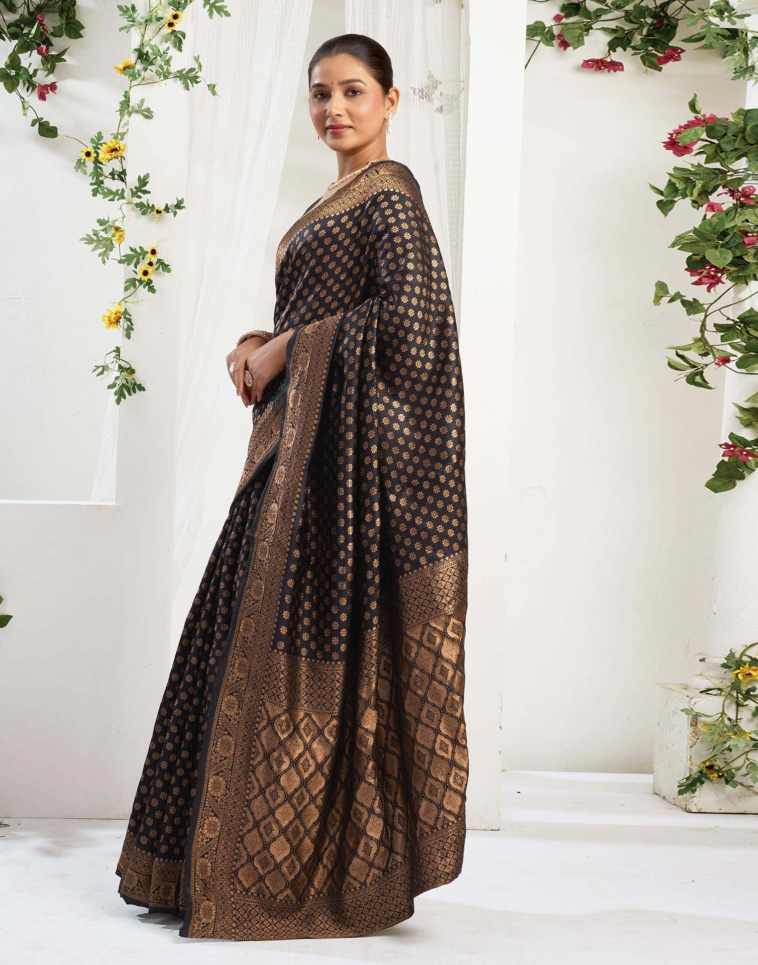 Royal Black Silk Woven Banarasi Saree - Image 4