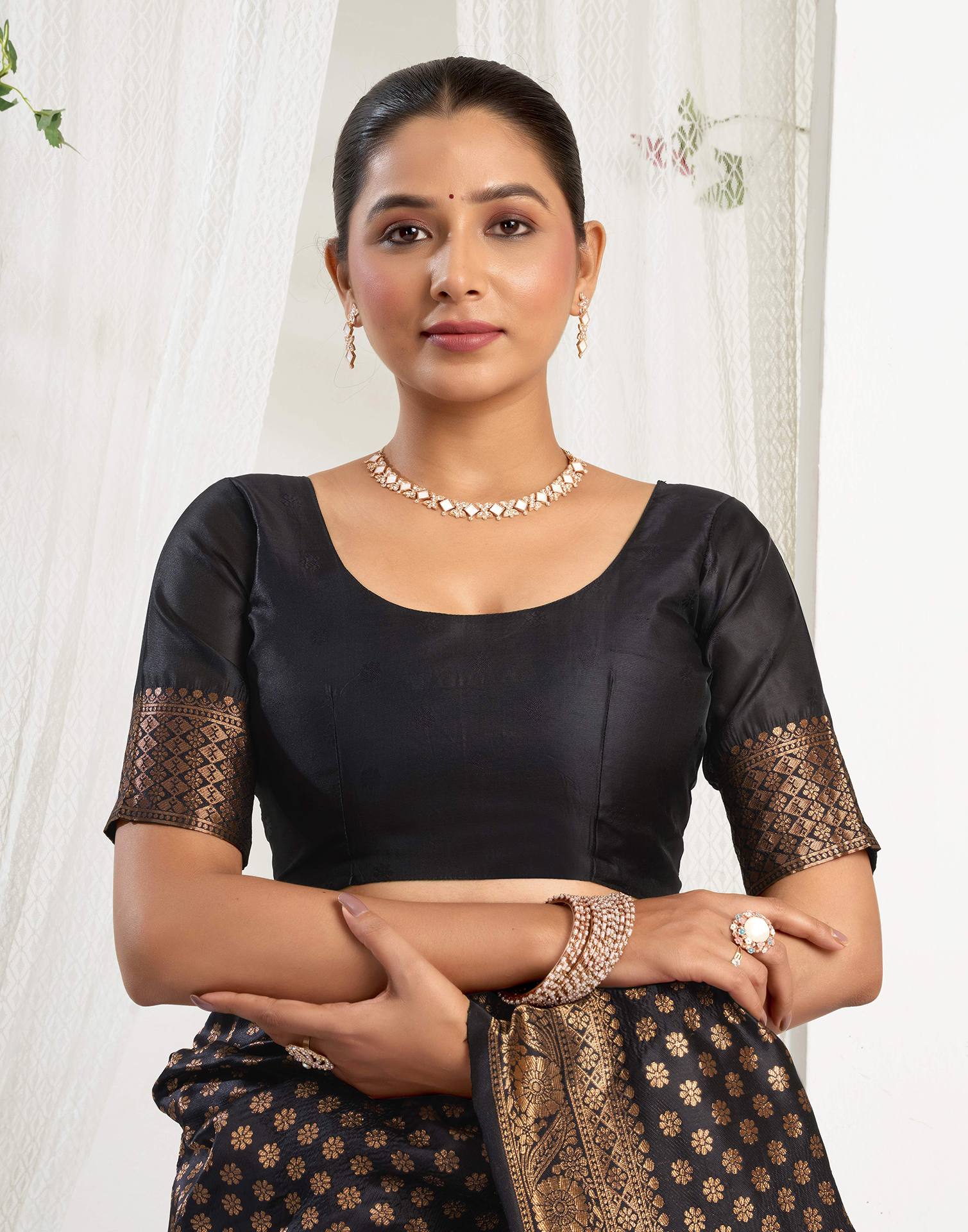 Royal Black Silk Woven Banarasi Saree - Image 8