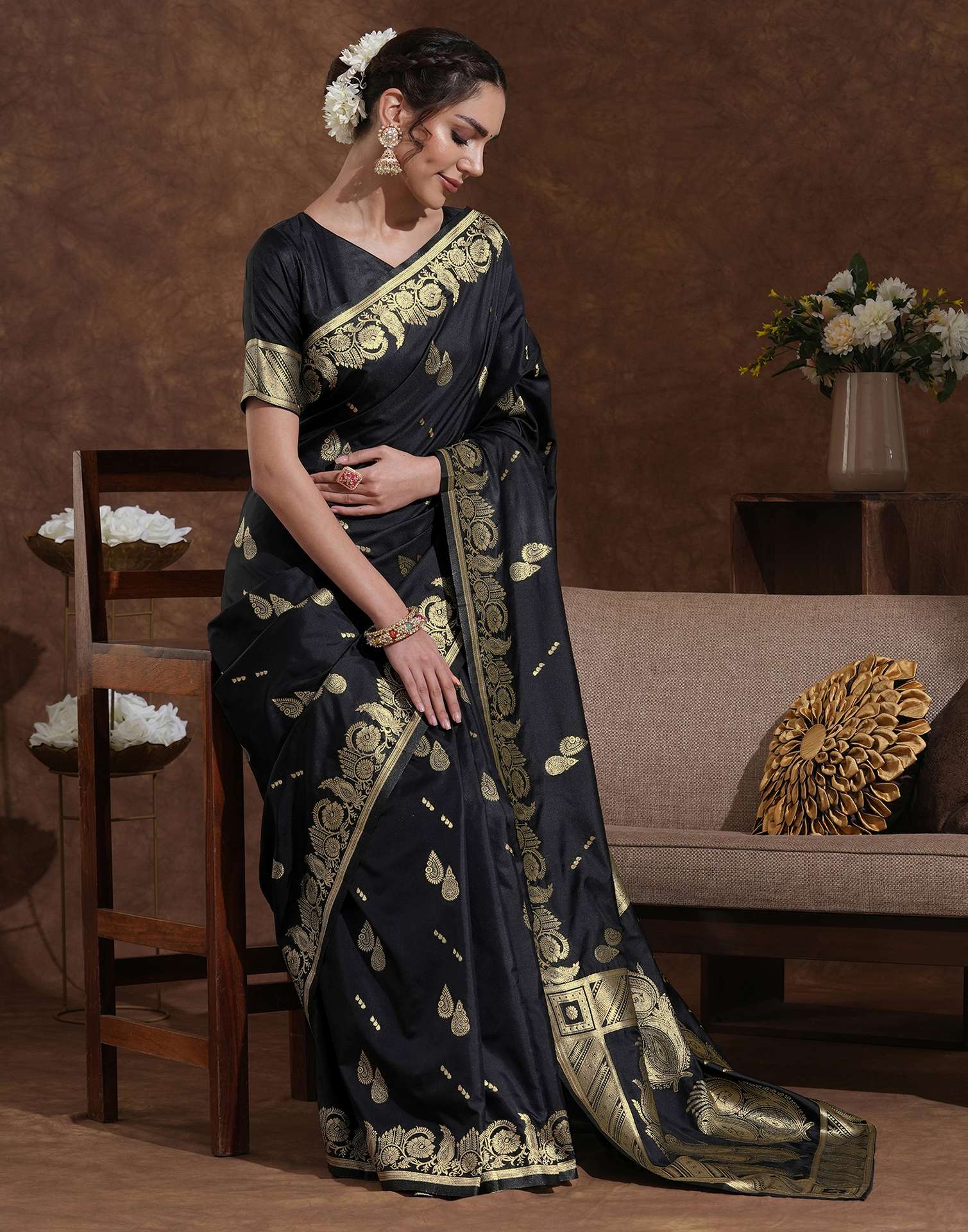Black Silk Woven Banarasi Saree - Image 5