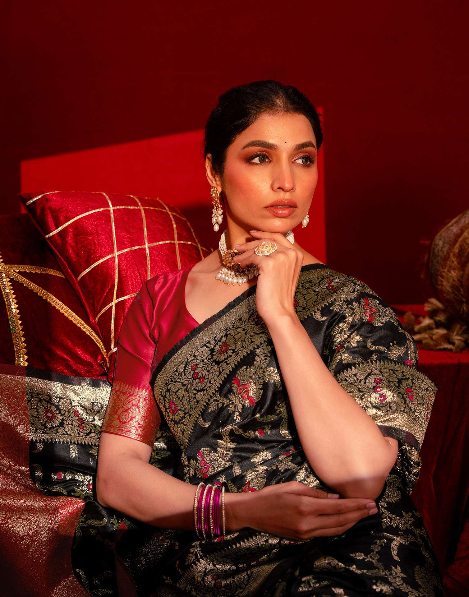 Black Silk Woven Banarasi Saree - Image 4
