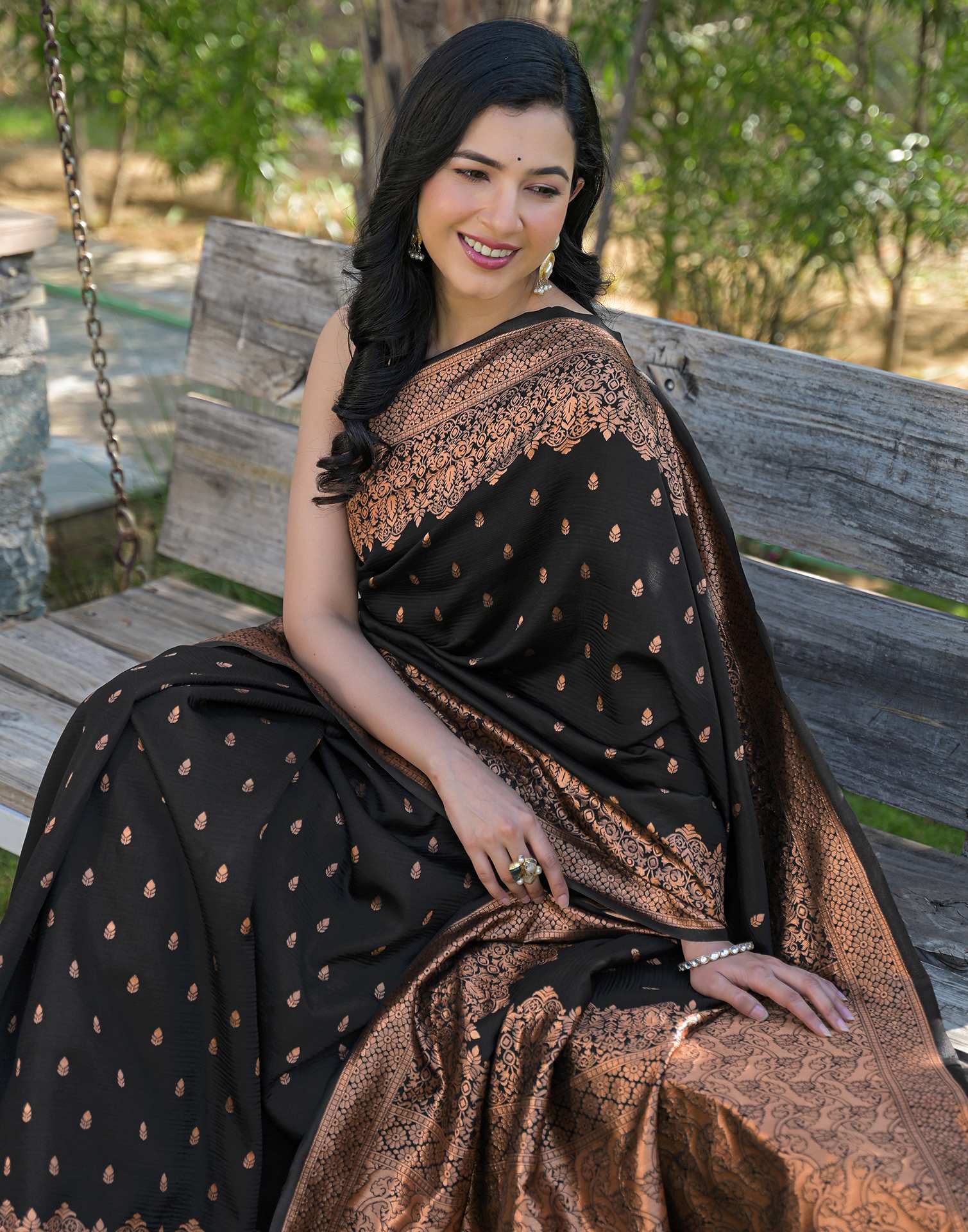Black Silk Woven Banarasi Saree - Image 4