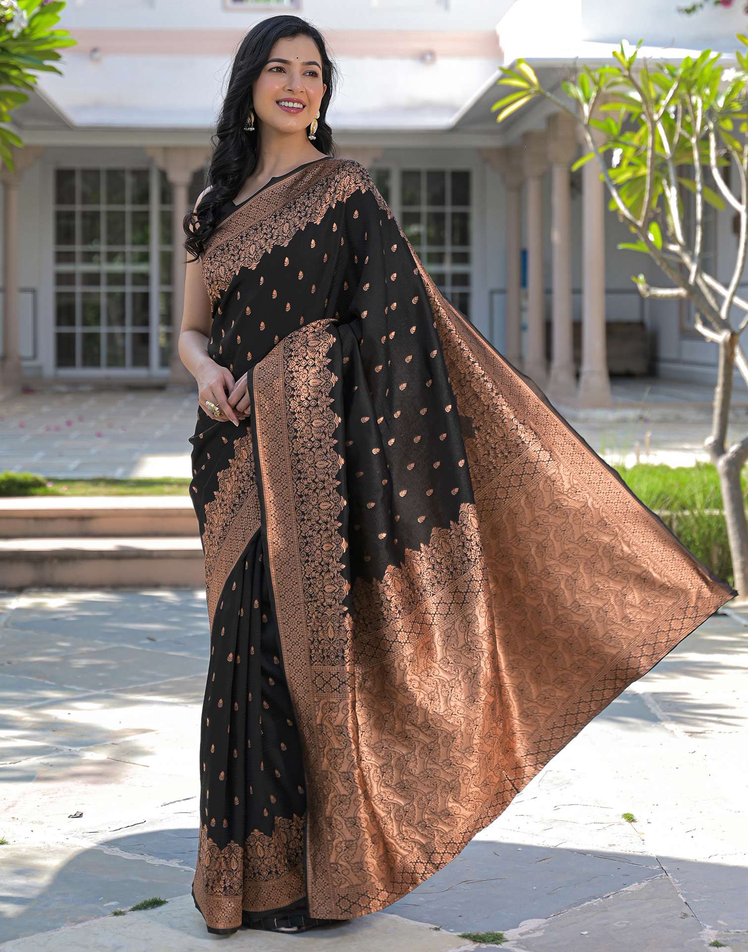 Black Silk Woven Banarasi Saree - Image 5