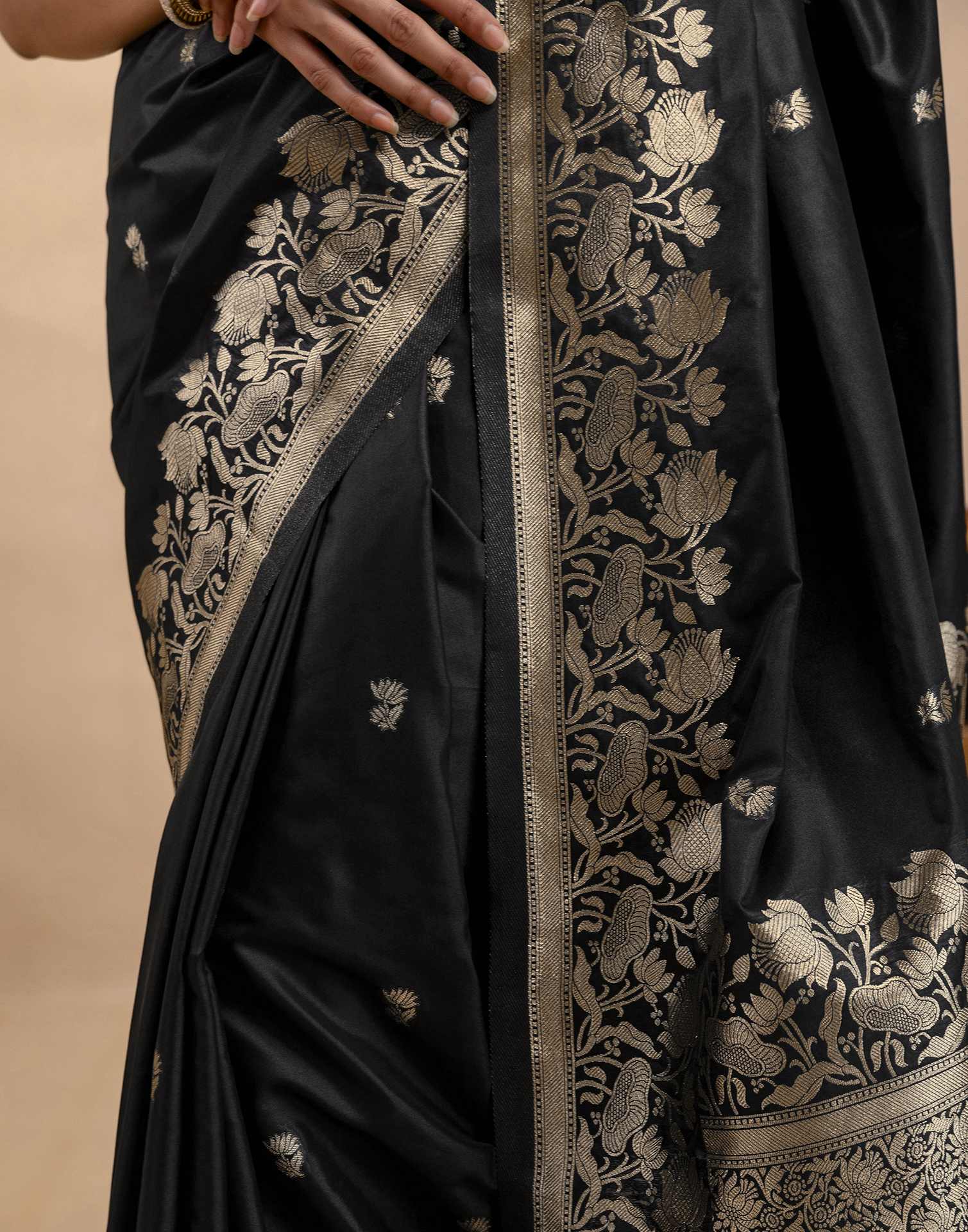 Black Silk Woven Banarasi Saree - Image 12