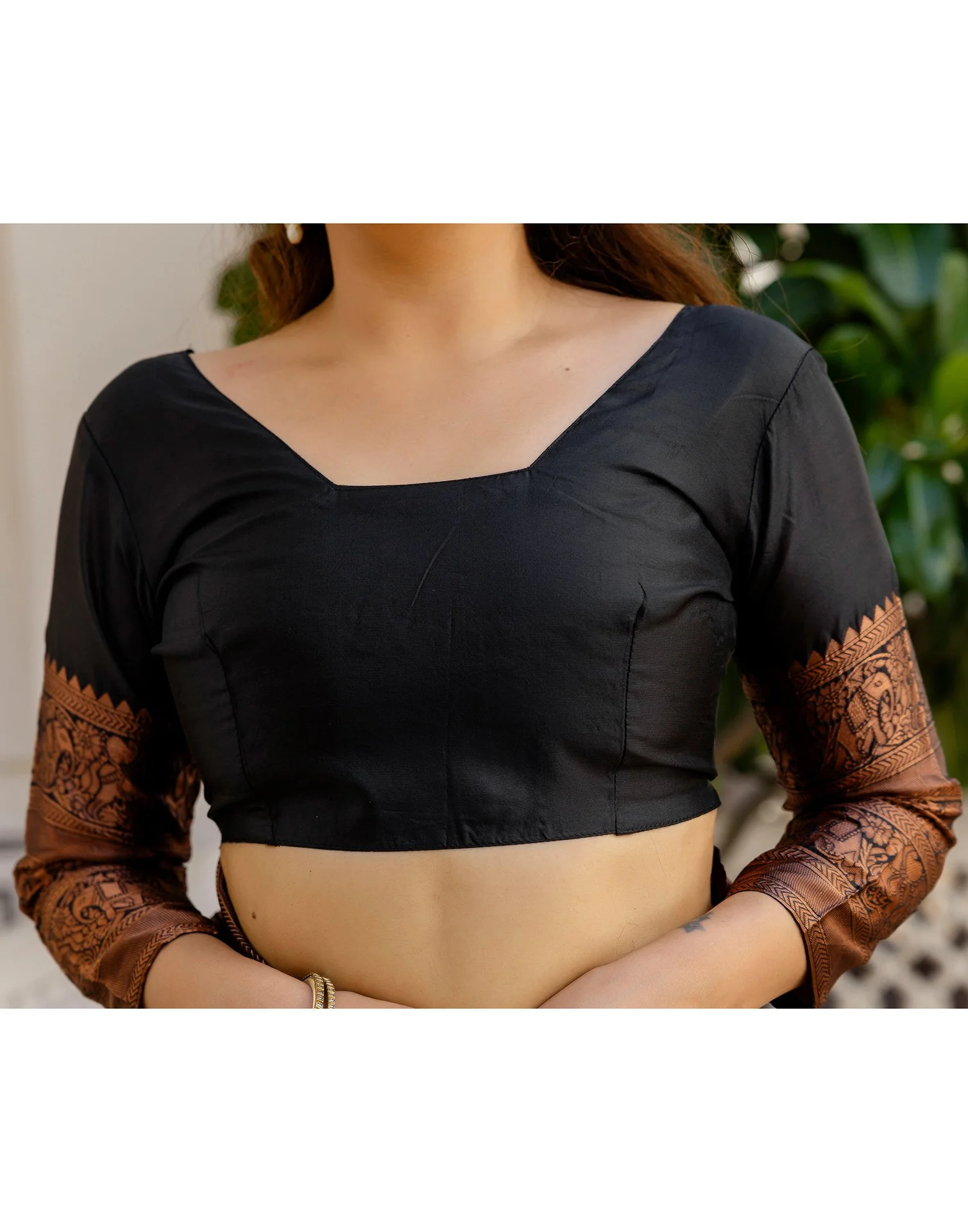 Black Silk Woven Kanjivaram Saree - Image 14