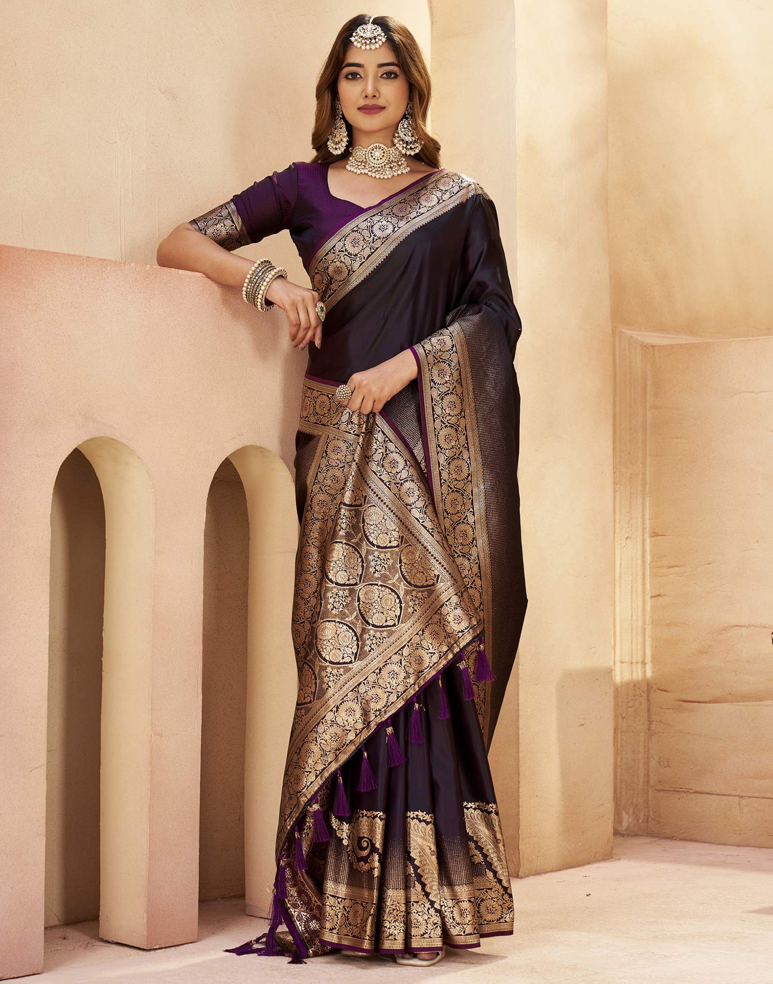 Black Silk Woven Banarasi Saree - Image 5