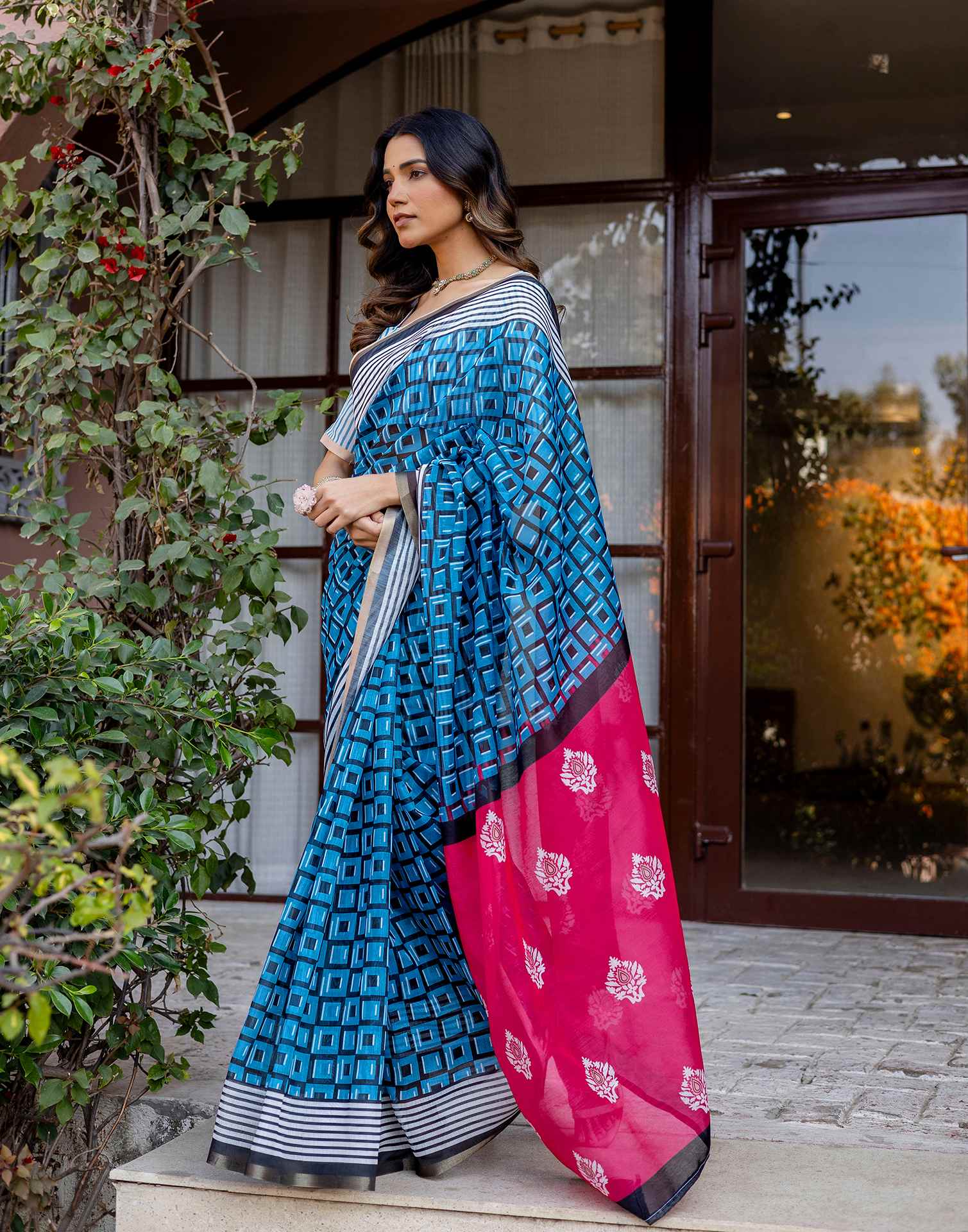 Blue Linen Printed Saree - Image 5
