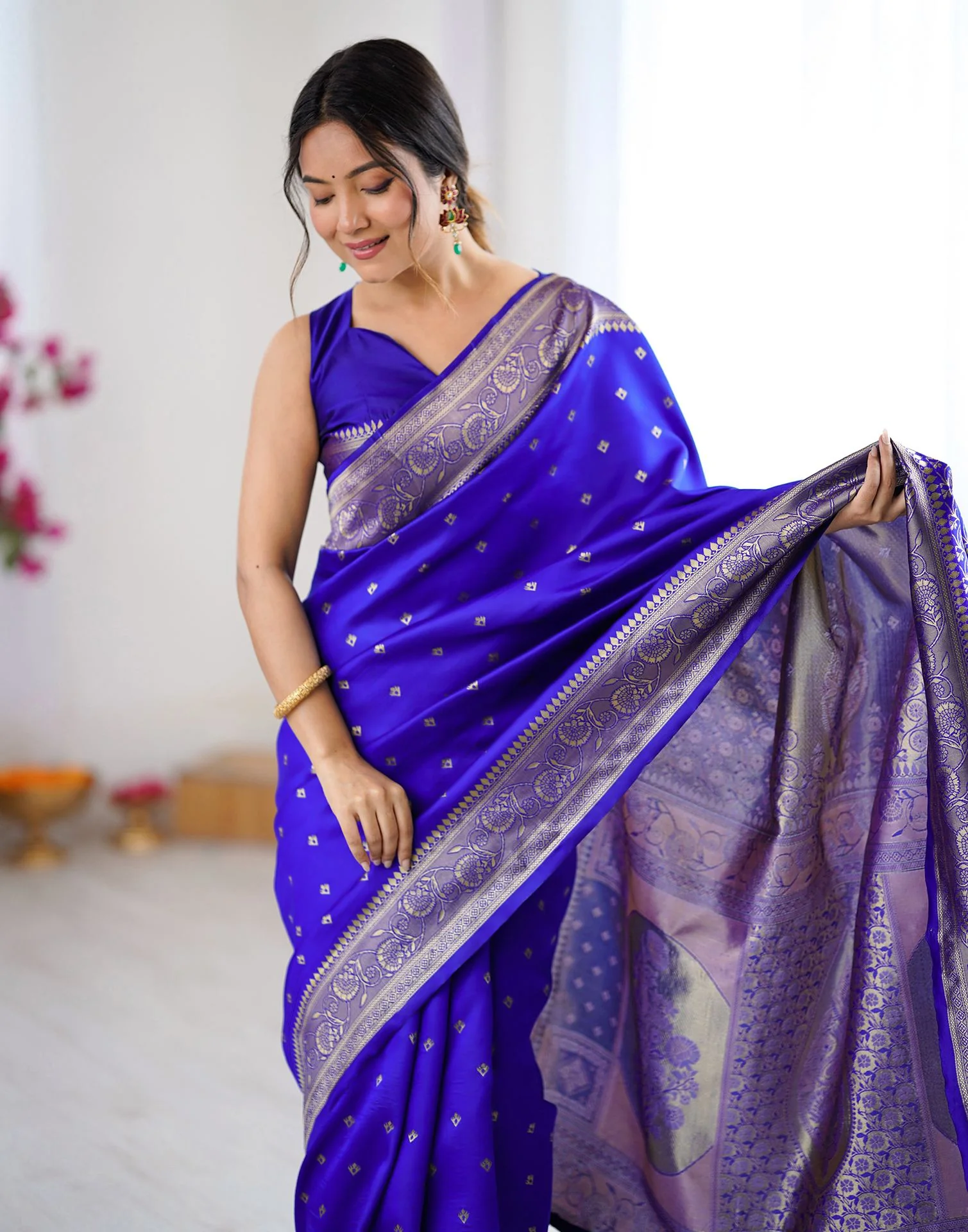 Blue Silk Woven Banarasi Saree - Image 4