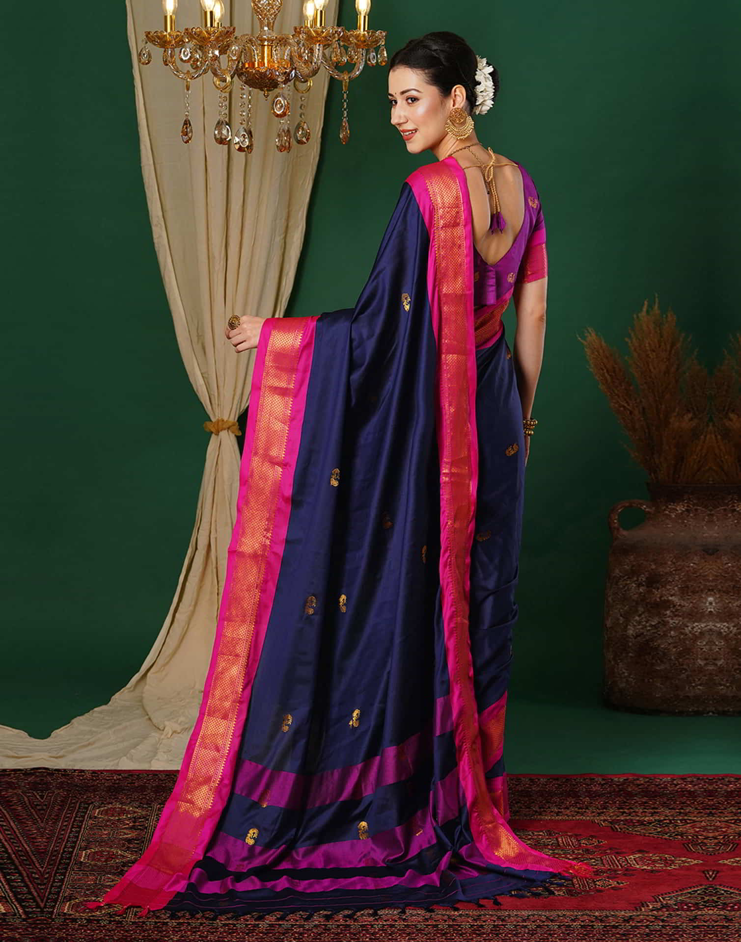 Navy Blue Silk Woven Kanjivaram Saree - Image 4