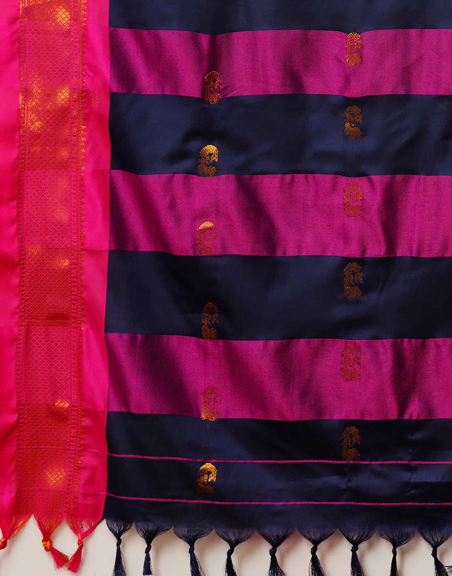 Navy Blue Silk Woven Kanjivaram Saree - Image 9