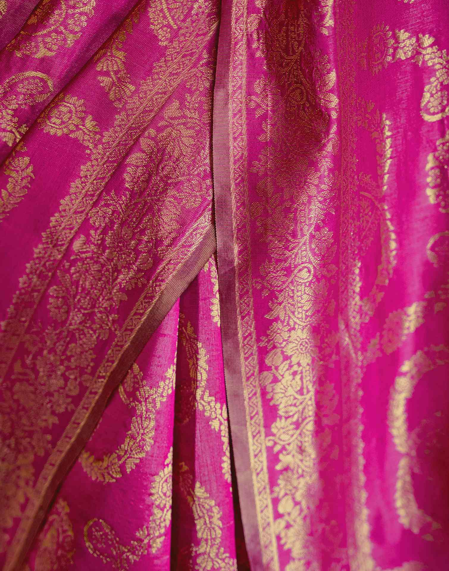 Bright Pink Silk Woven Banarasi Saree - Image 14