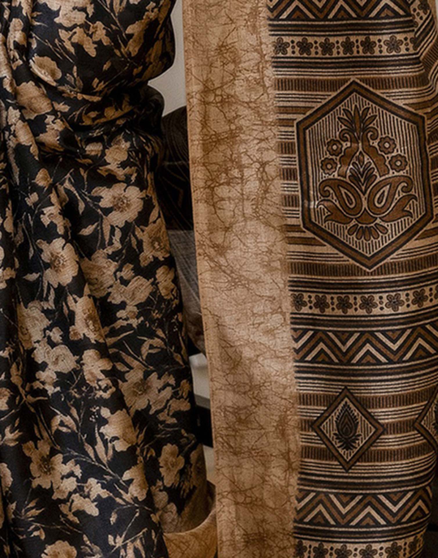 Brown Cotton Blend Floral Printed Saree - Image 8