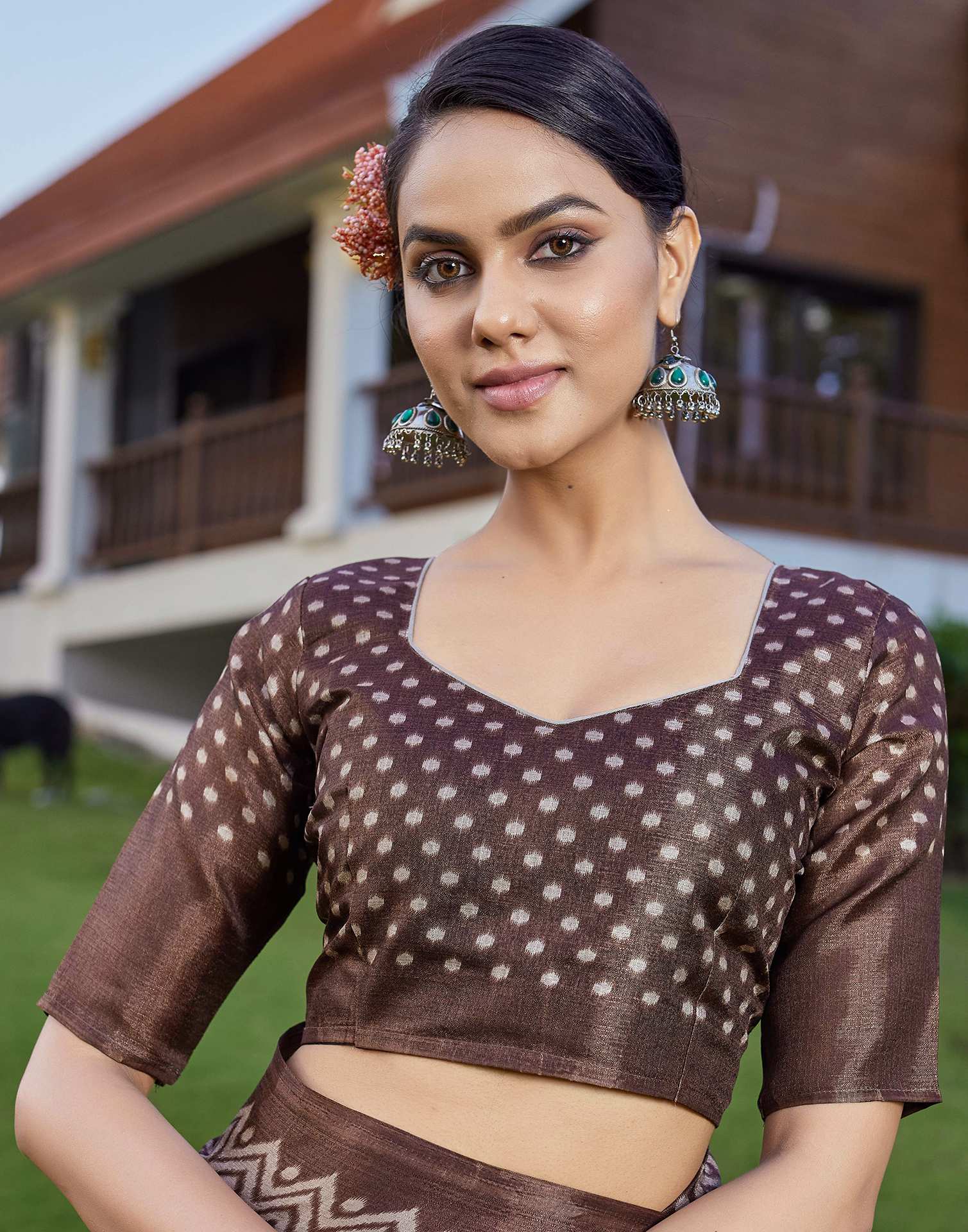 Brown Cotton Blend Ikkat Printed Saree - Image 7
