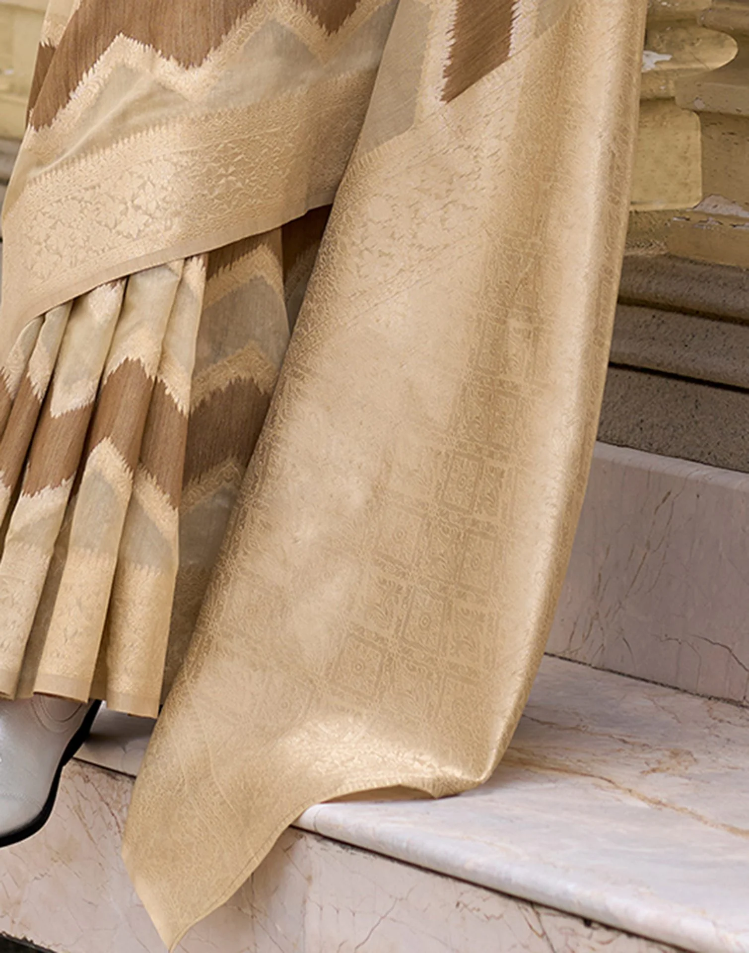 Brown Cotton Linen Woven Saree - Image 4