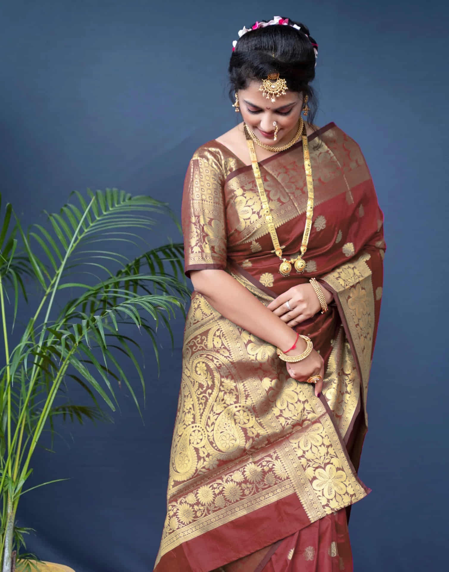 Brown Silk Woven Banarasi Saree - Image 4