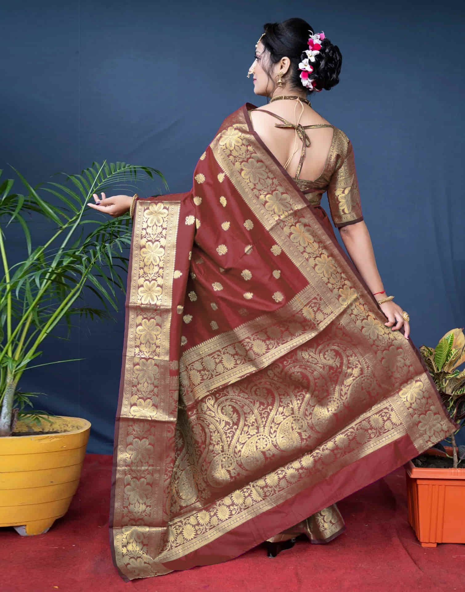Brown Silk Woven Banarasi Saree - Image 6
