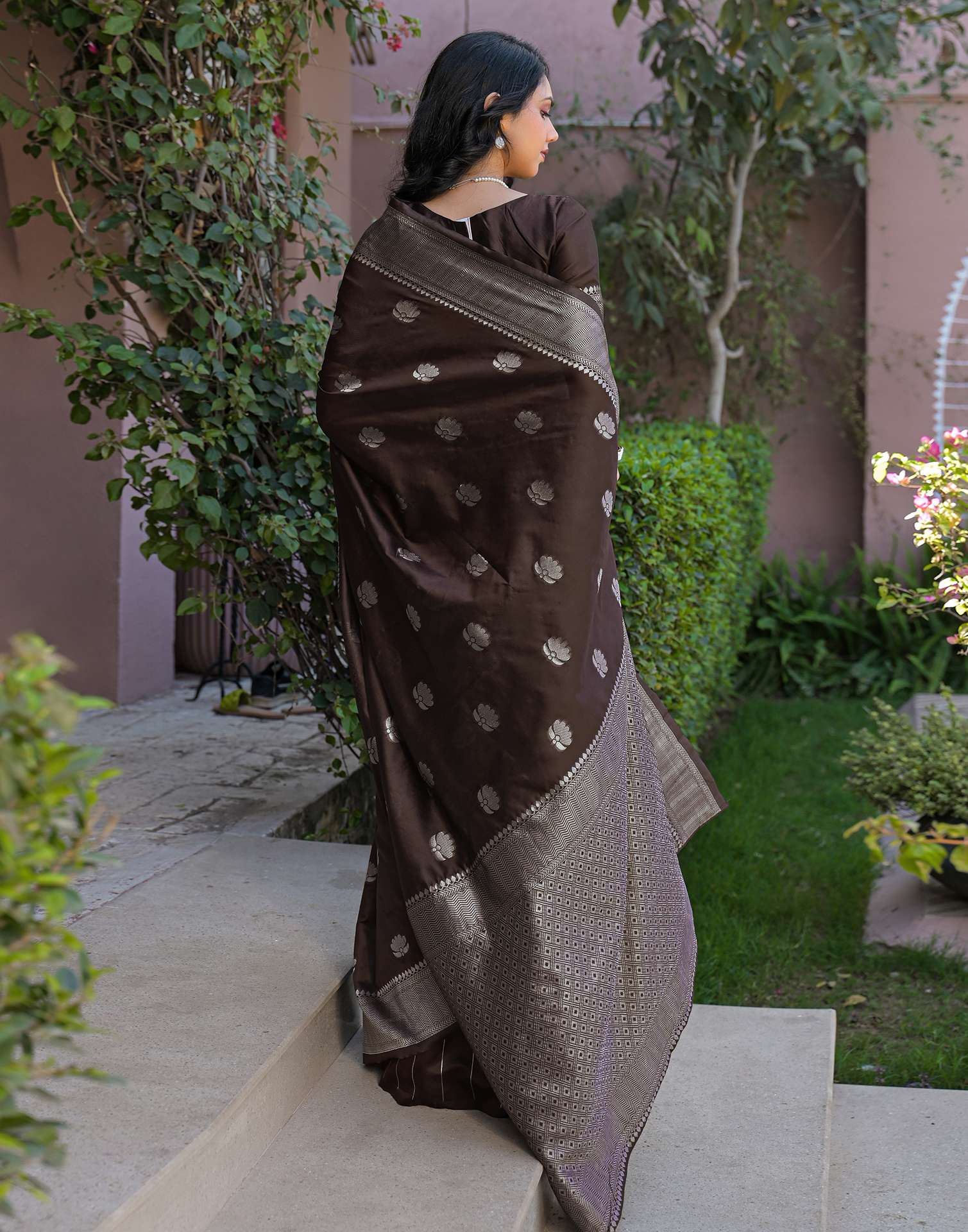 Brown Silk Woven Banarasi Saree - Image 6