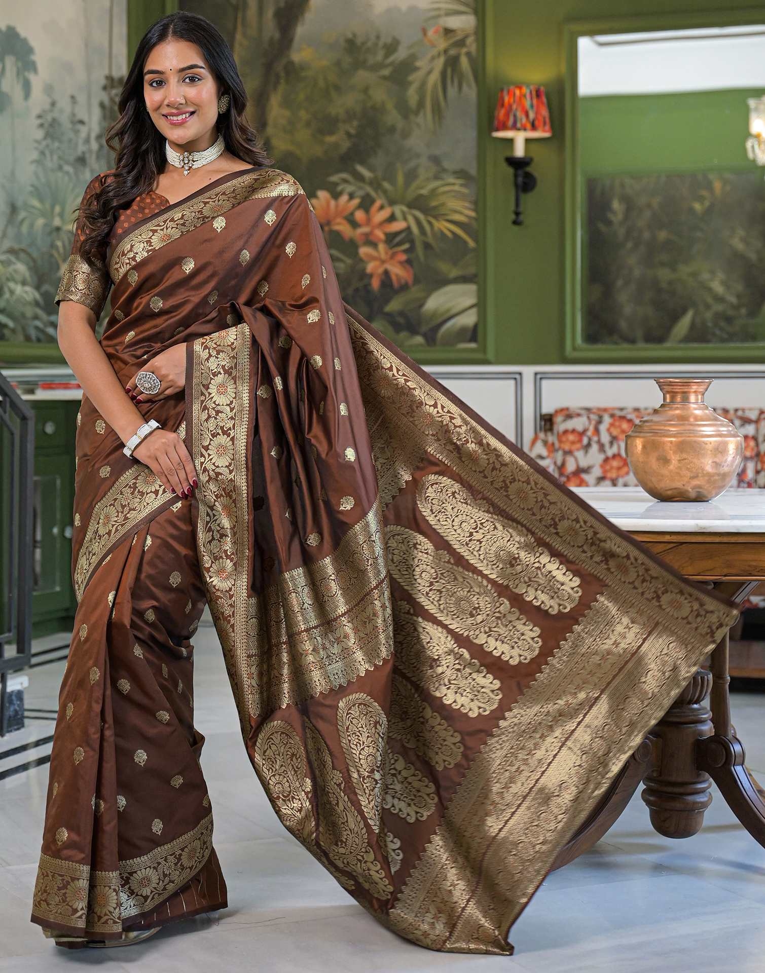 Brown Silk Woven Banarasi Saree - Image 4