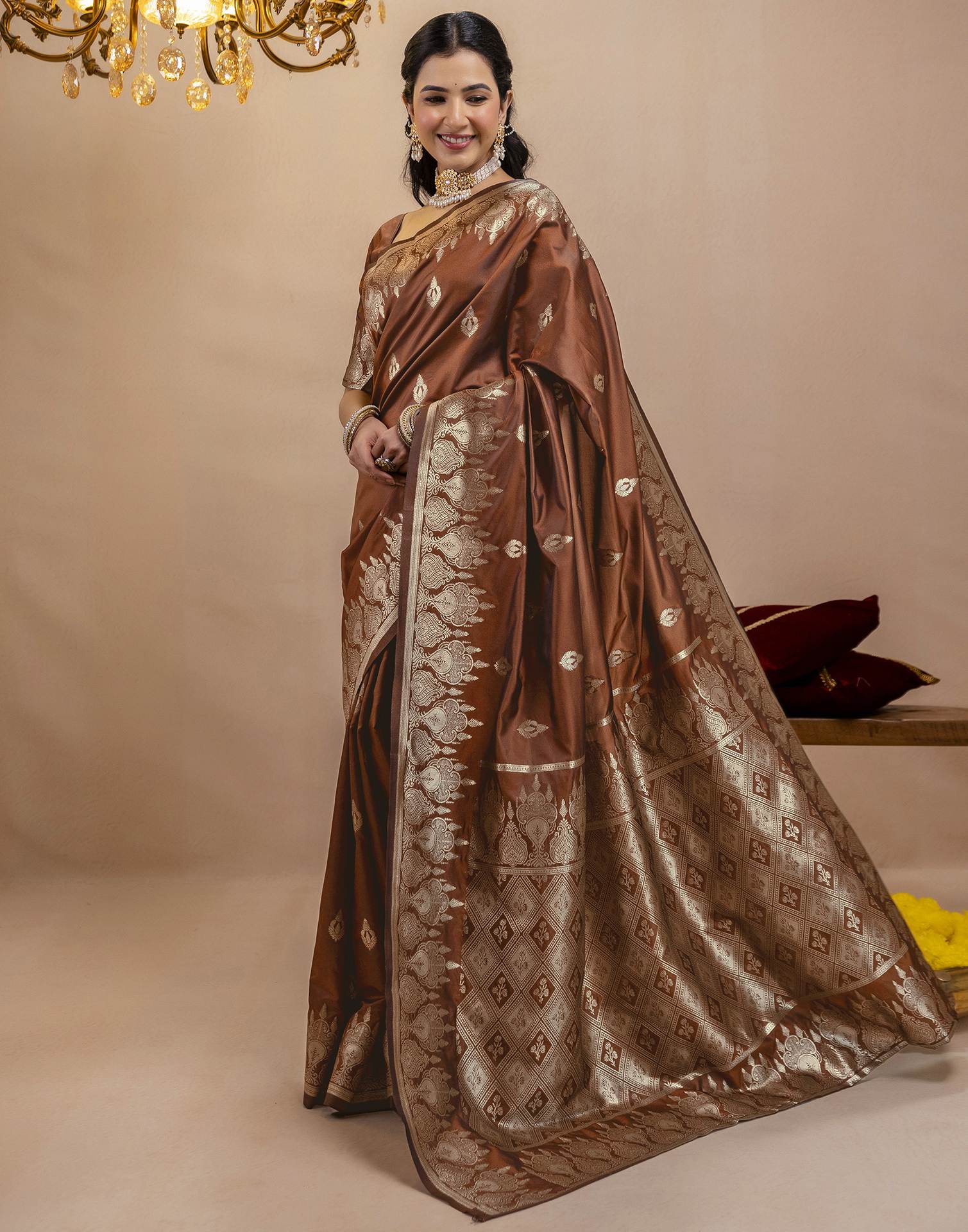 Brown Silk Woven Banarasi Saree - Image 4