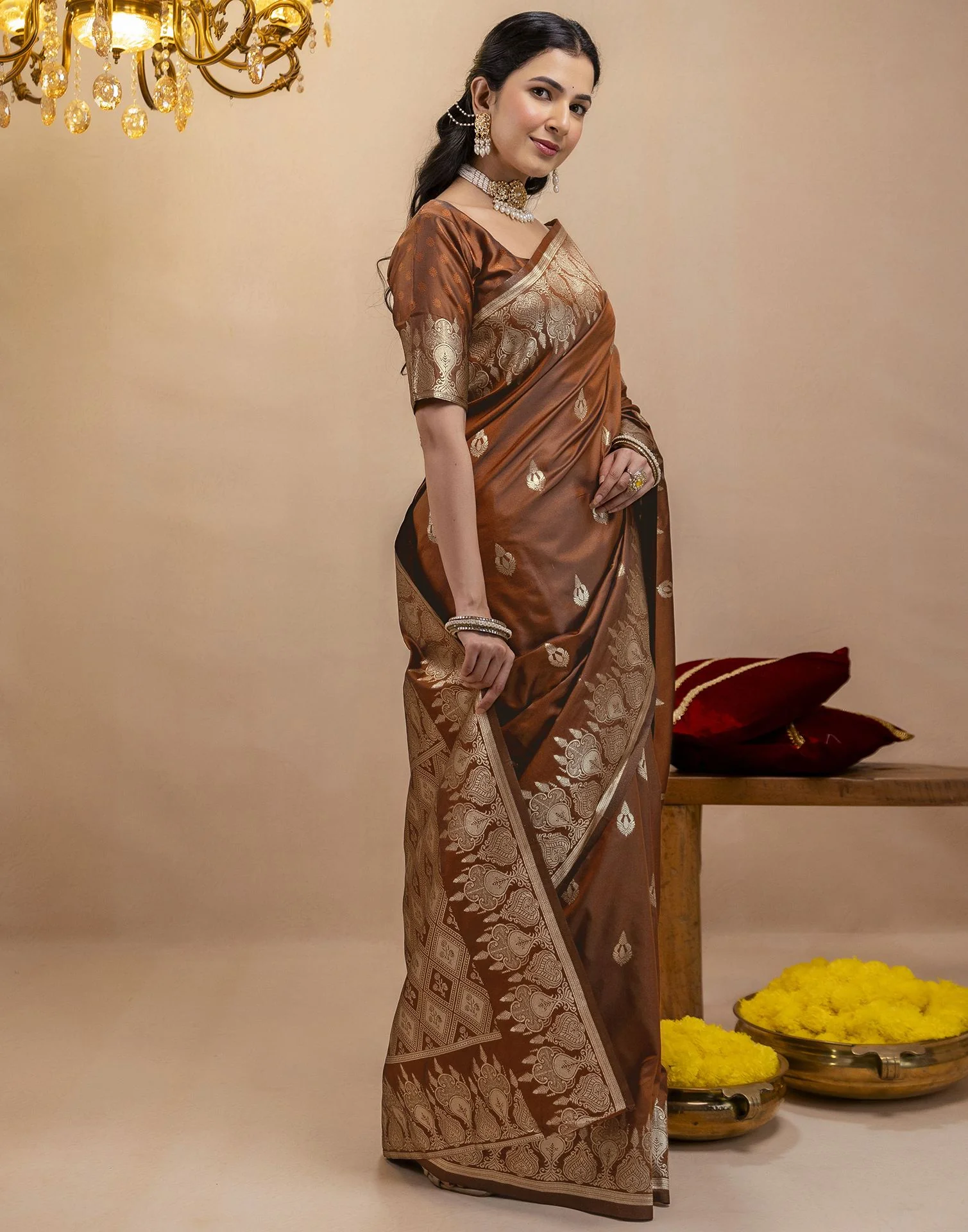 Brown Silk Woven Banarasi Saree - Image 5