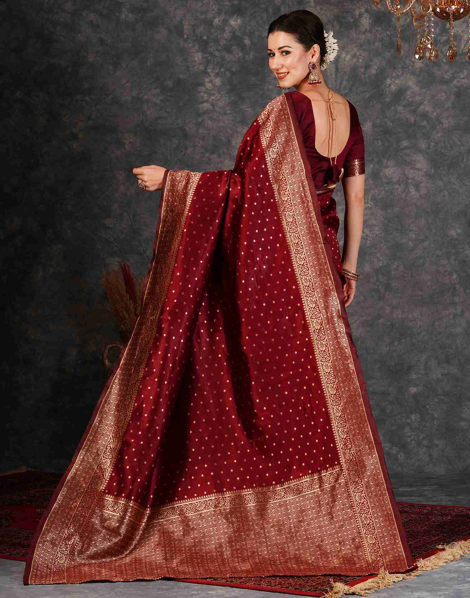 Maroon Silk Woven Banarasi Saree - Image 5