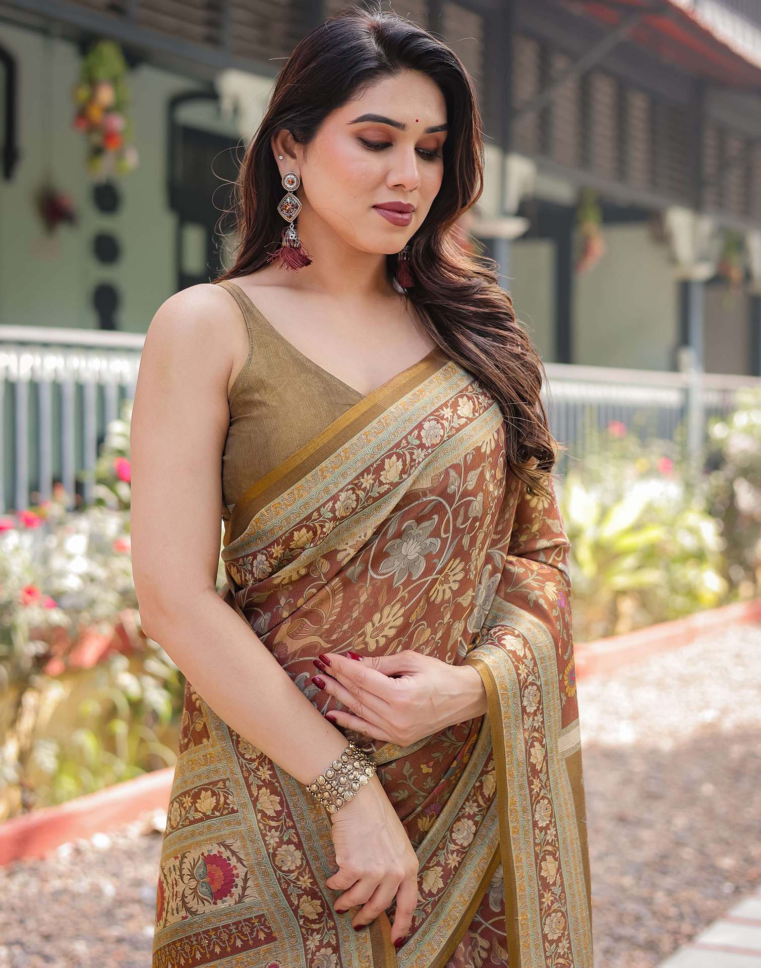 Chestnut Brown Linen Floral Printed Saree - Image 4