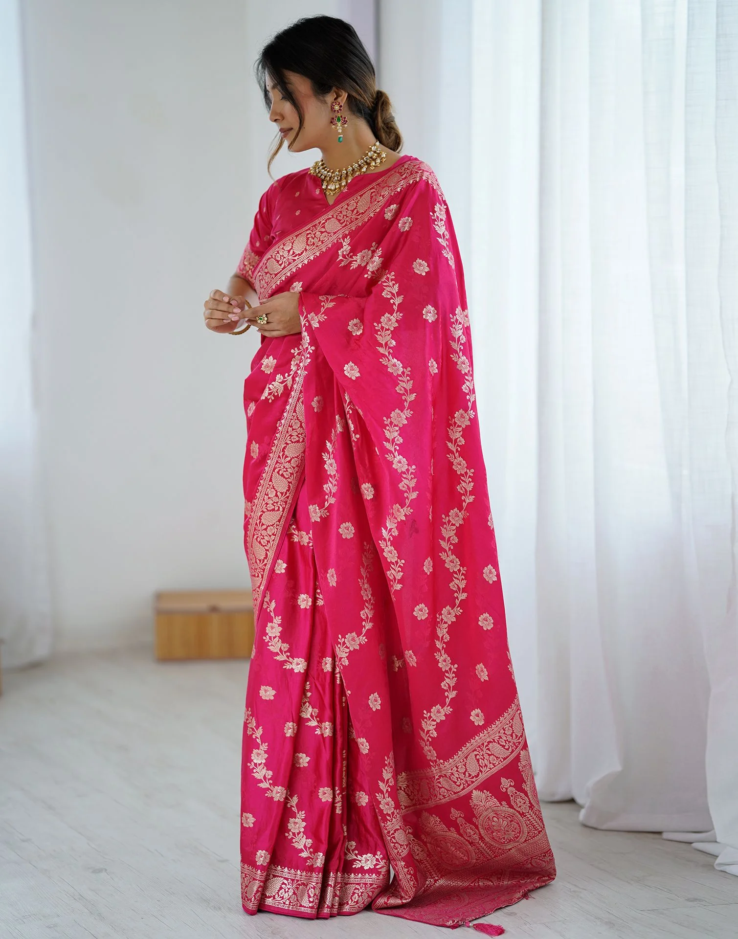 Coral Pink Silk Woven Banarasi Saree - Image 5