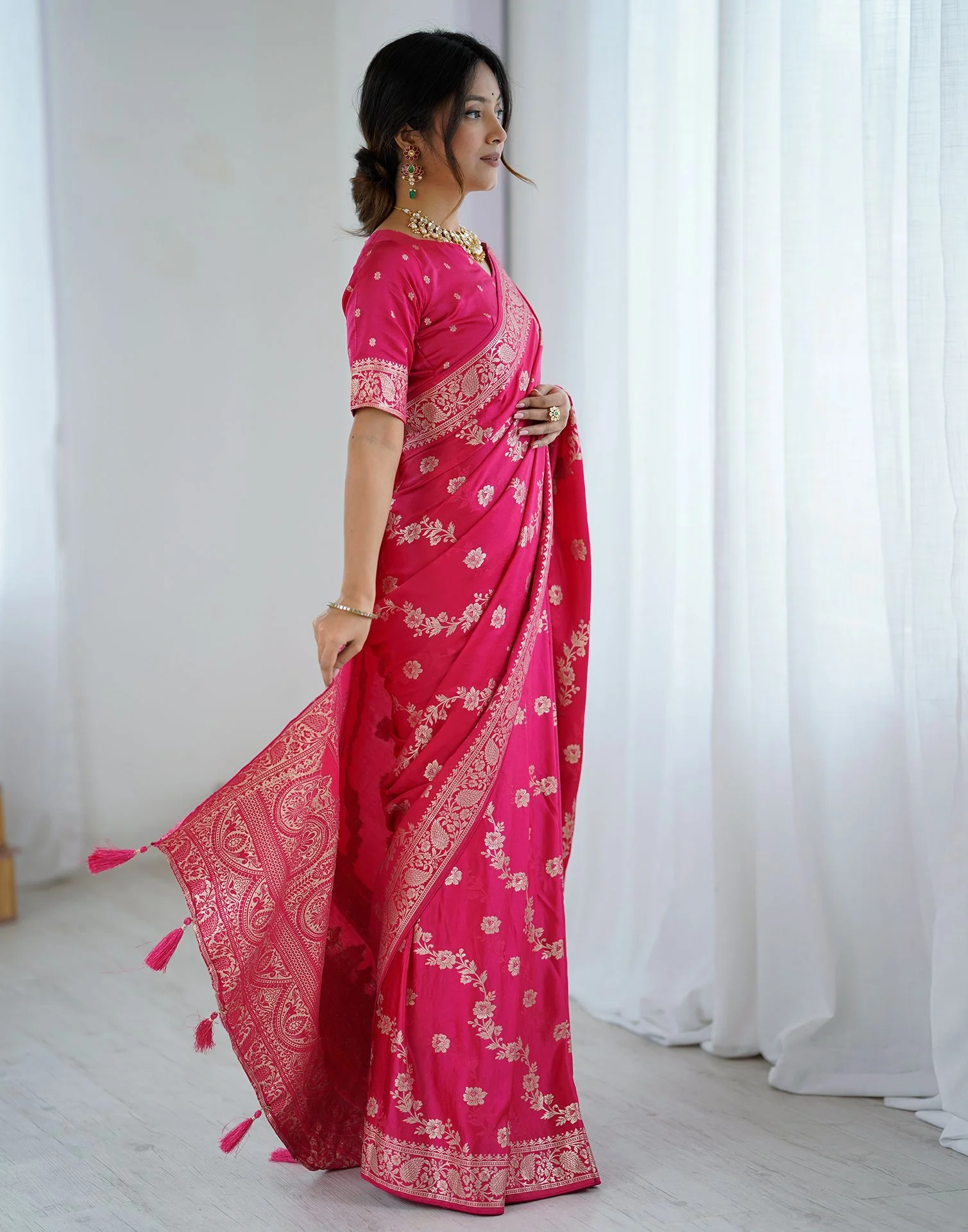 Coral Pink Silk Woven Banarasi Saree - Image 8