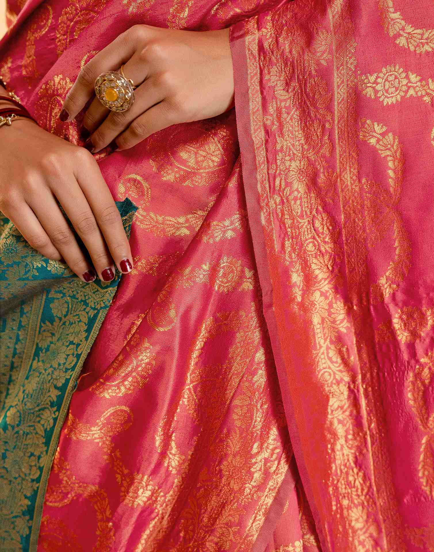 Coral Pink Silk Woven Banarasi Saree - Image 12