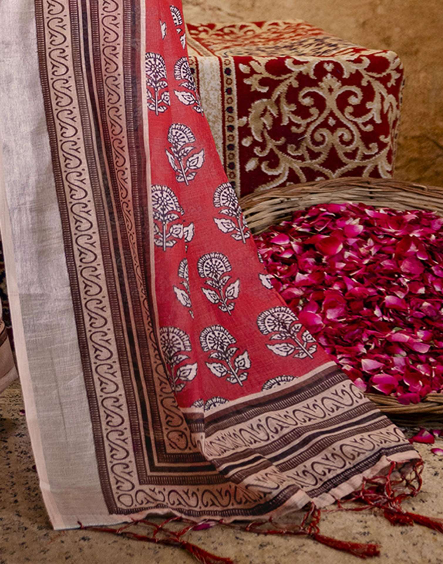 Coral Red Linen Printed Saree - Image 12