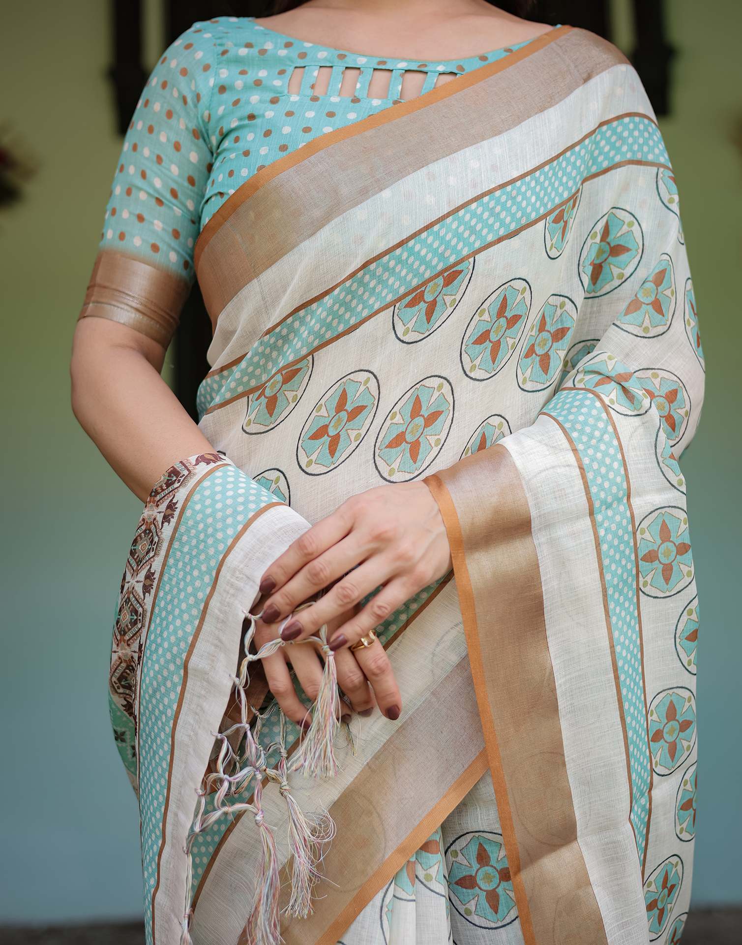 Cream Linen Printed Saree - Image 6