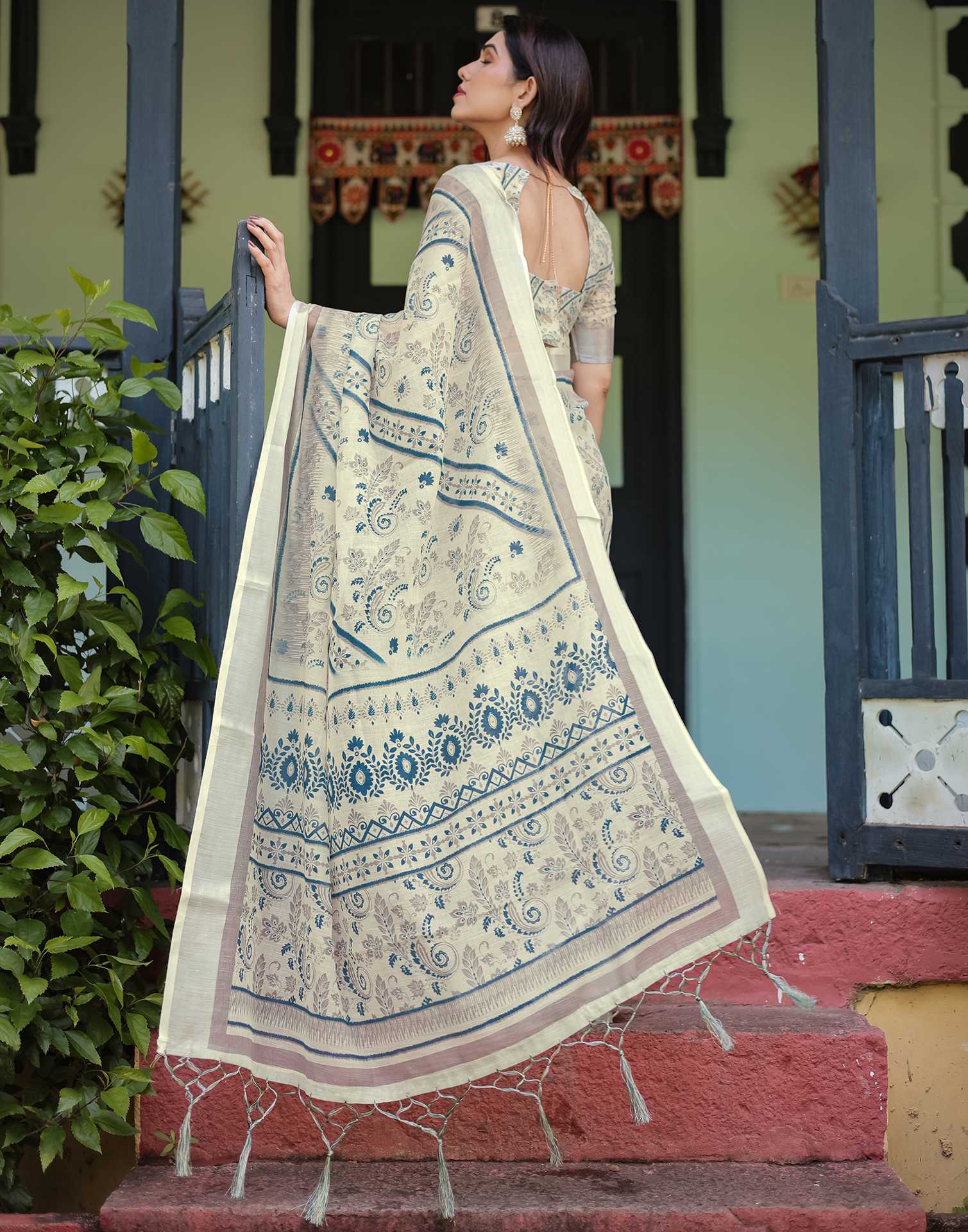 Cream Linen Printed Saree - Image 5