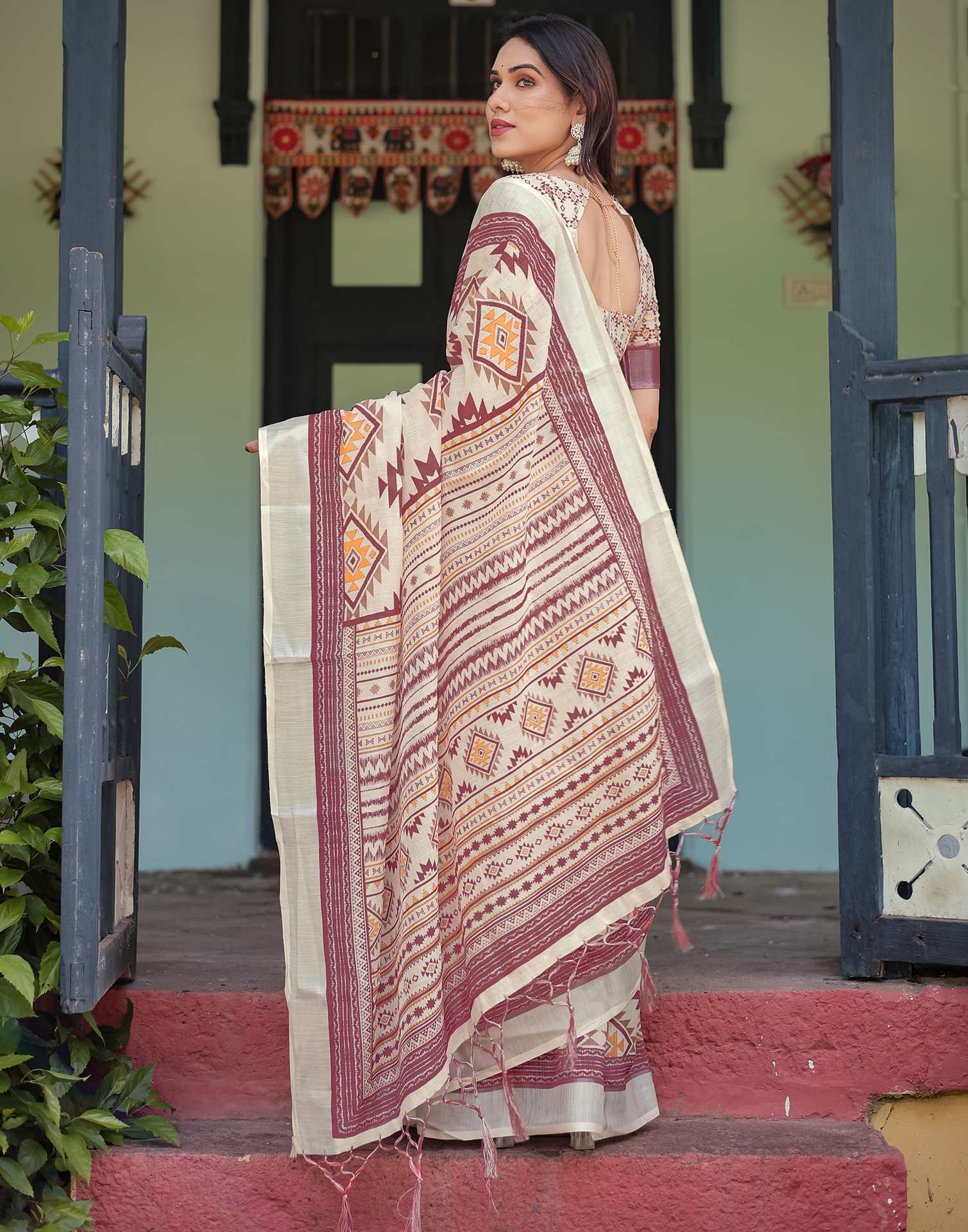 Cream Linen Printed Saree - Image 6