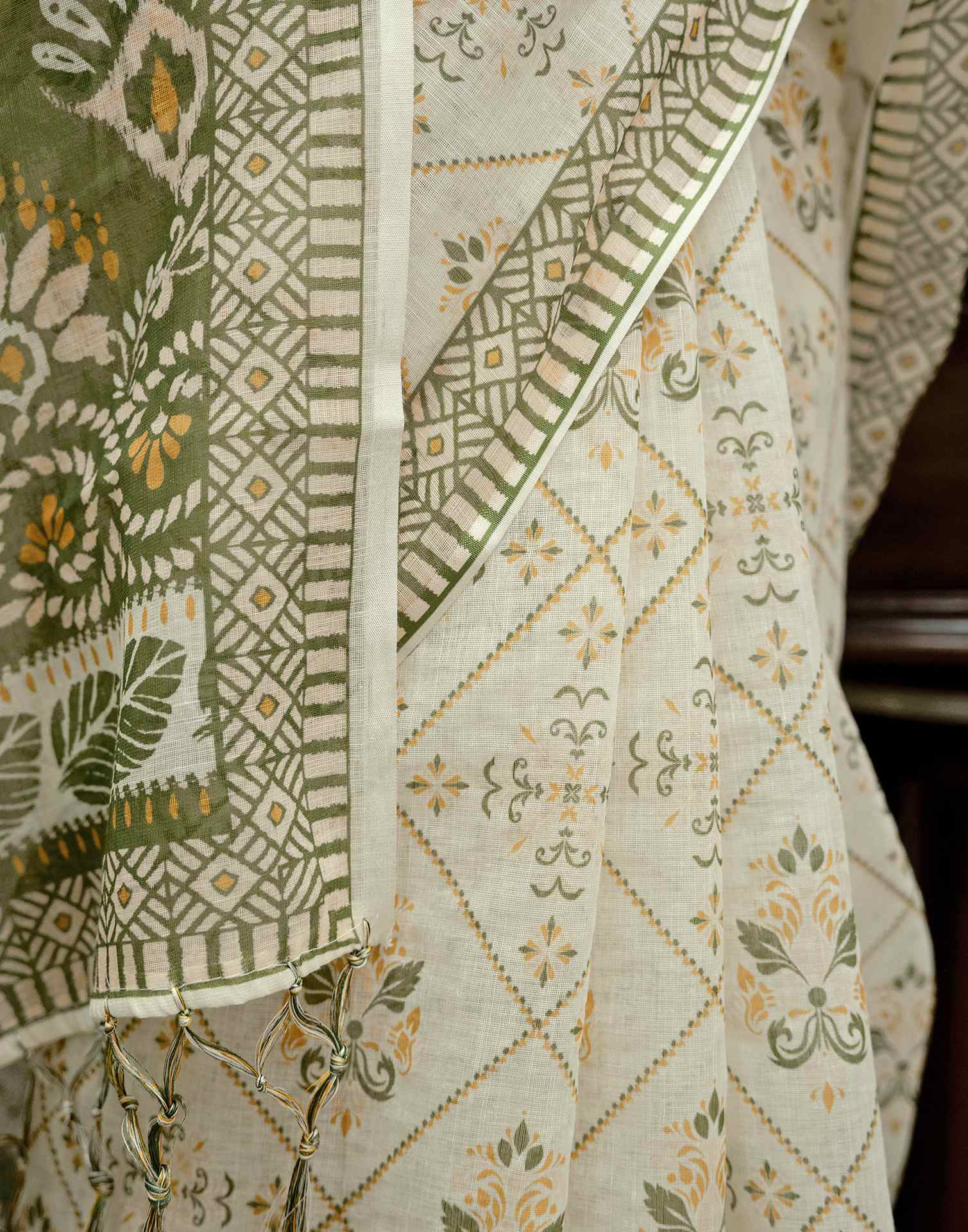 Cream Linen Printed SareeĀ - Image 10