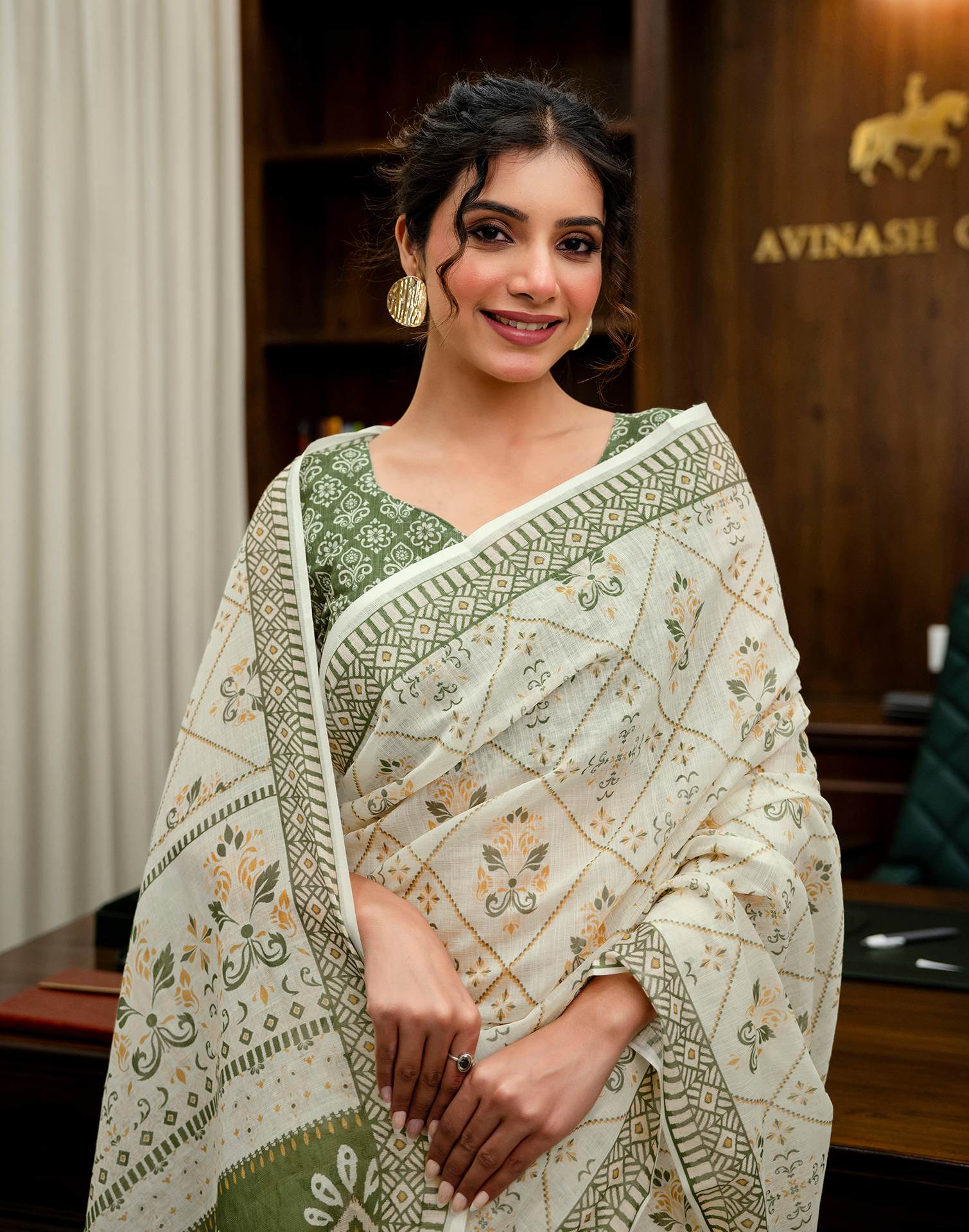 Cream Linen Printed SareeĀ - Image 4