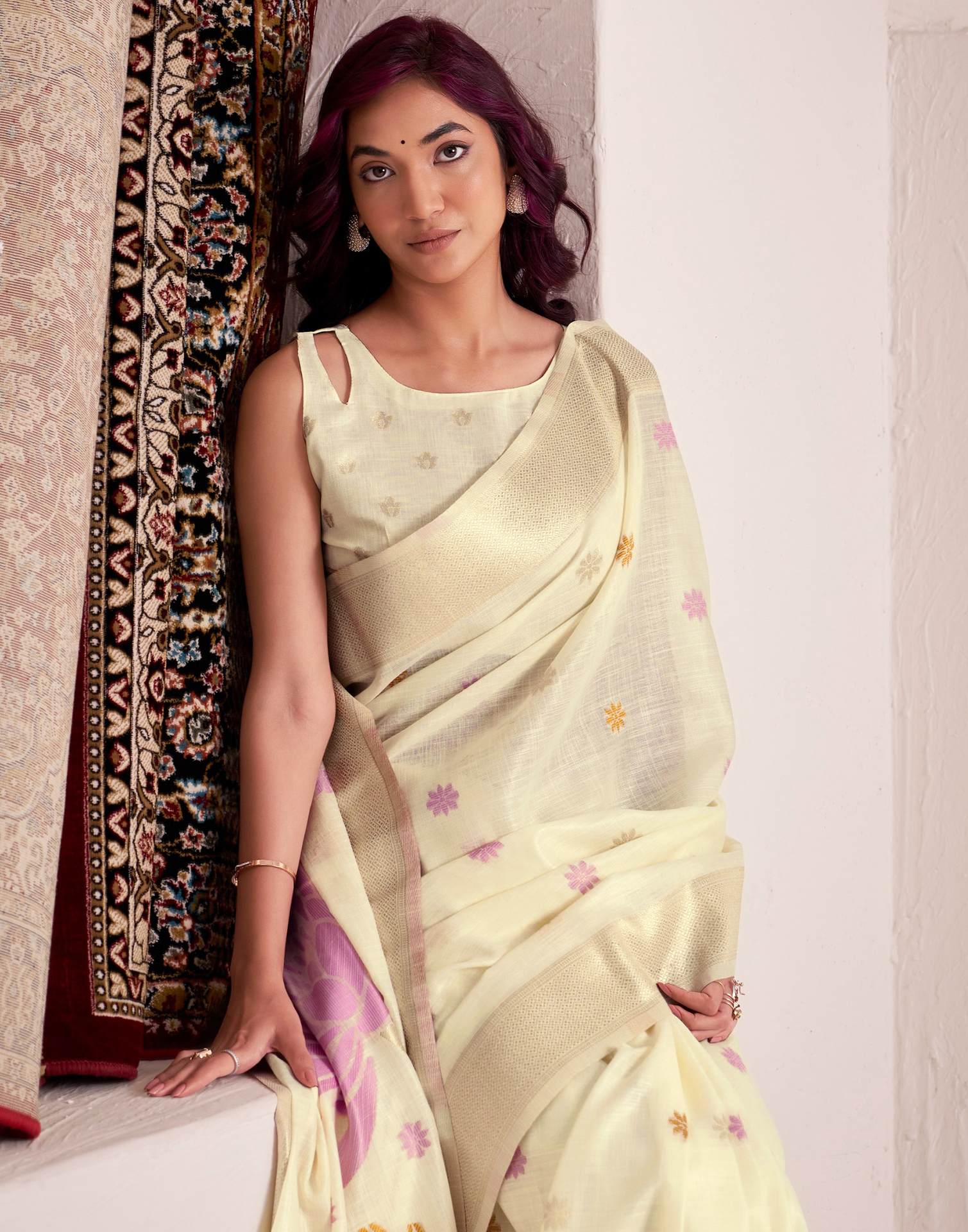 Cream Linen Woven Saree - Image 2