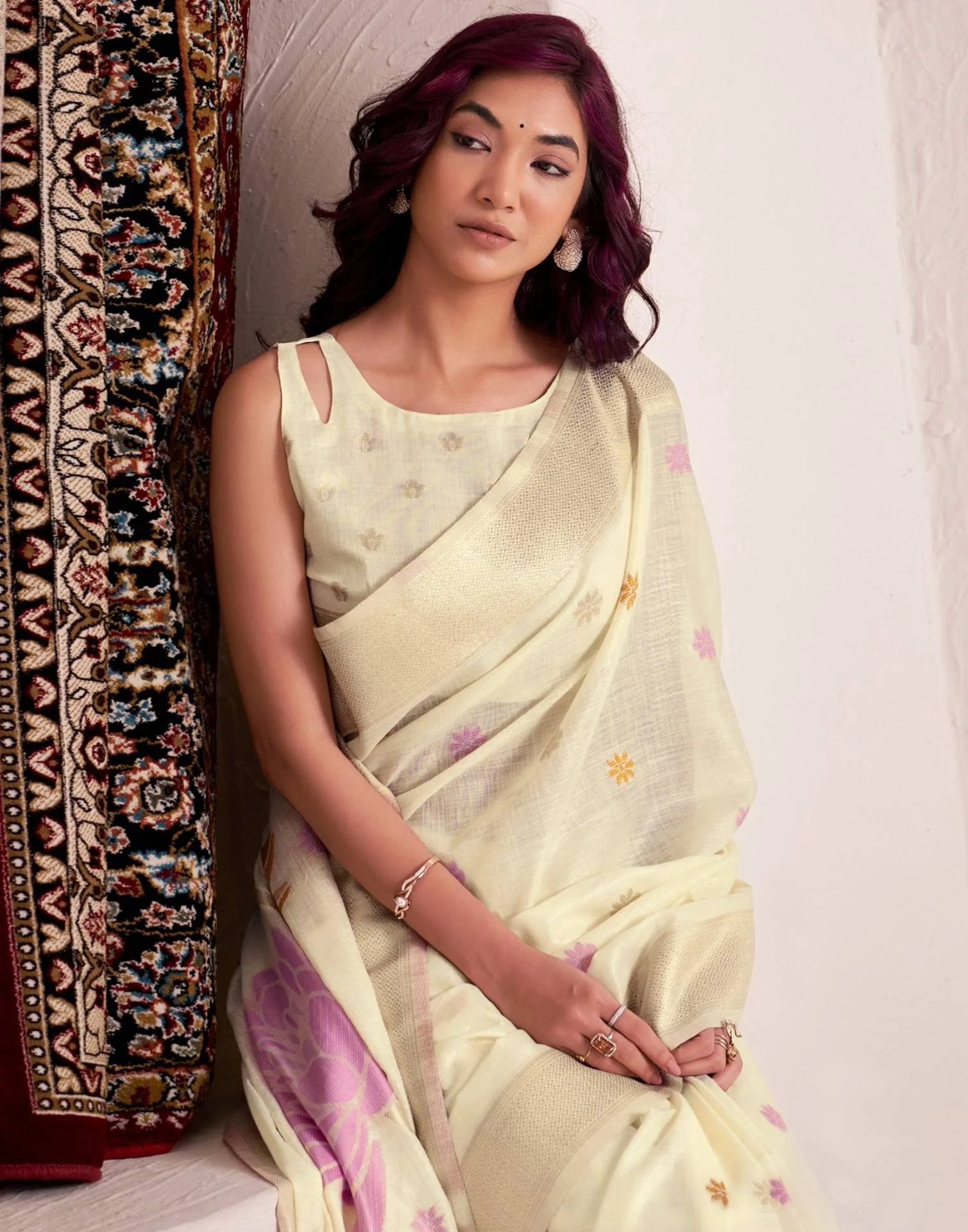 Cream Linen Woven Saree - Image 4