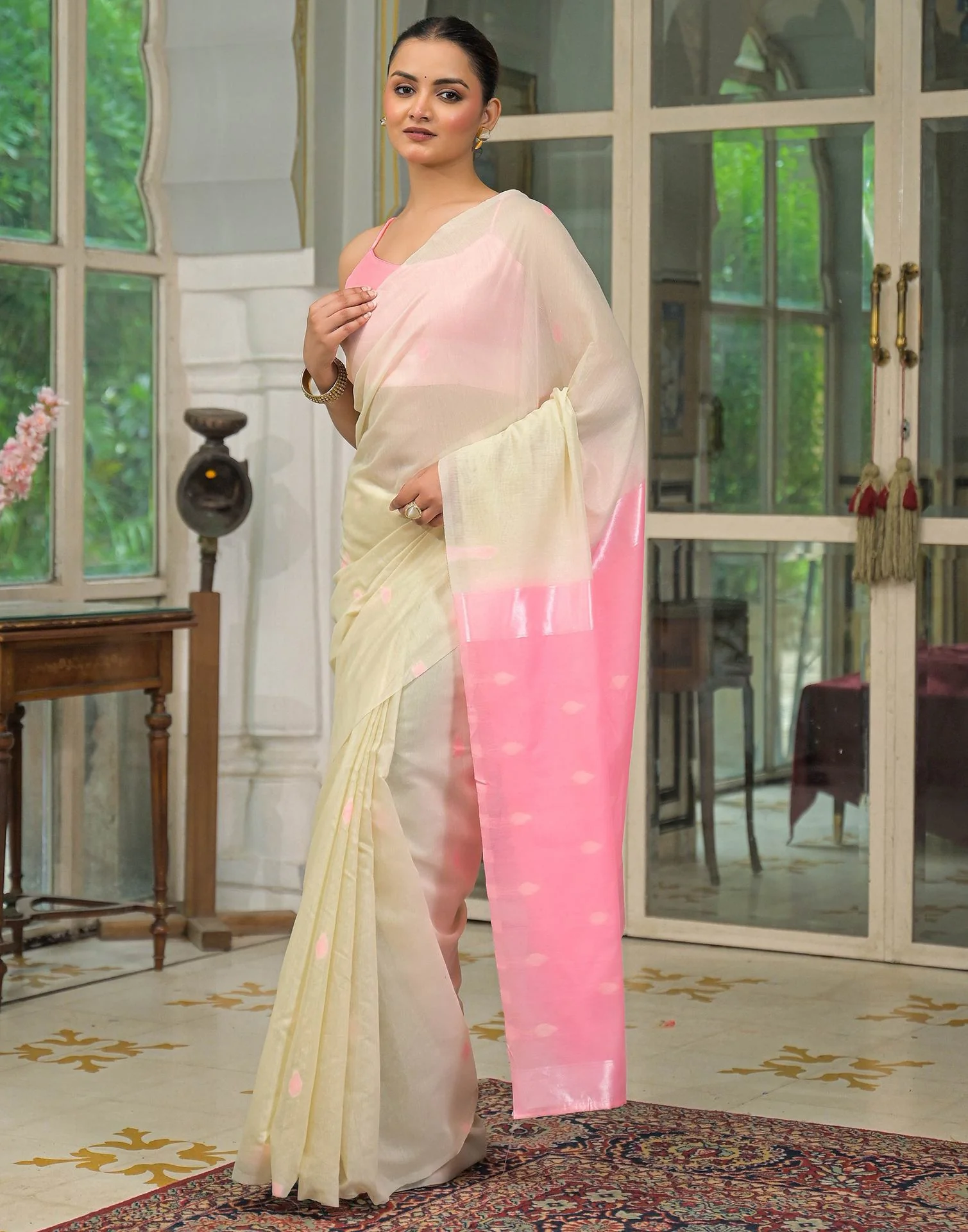 Cream. Pink Linen Woven Saree - Image 6
