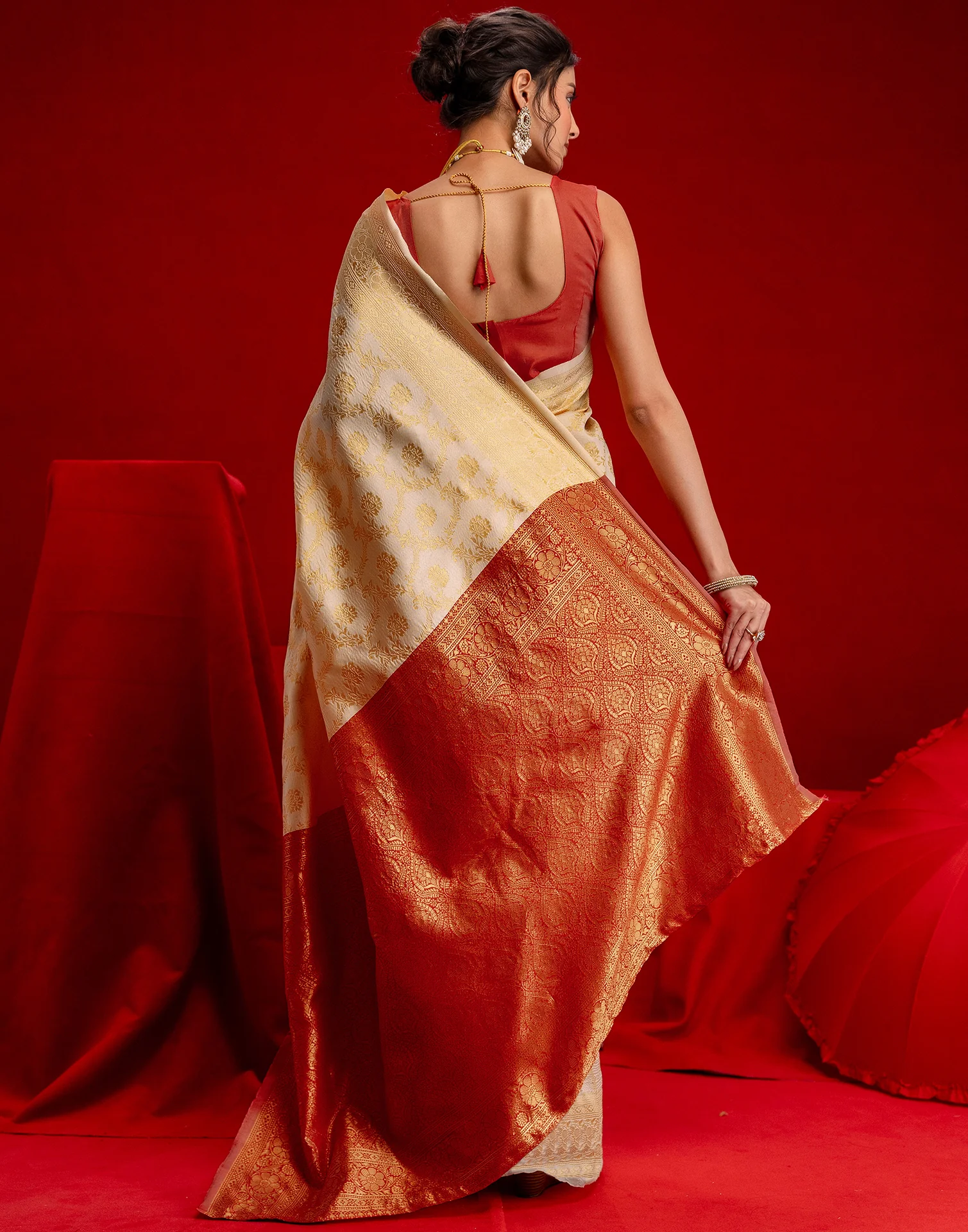 Cream Silk Woven Banarasi Saree - Image 7
