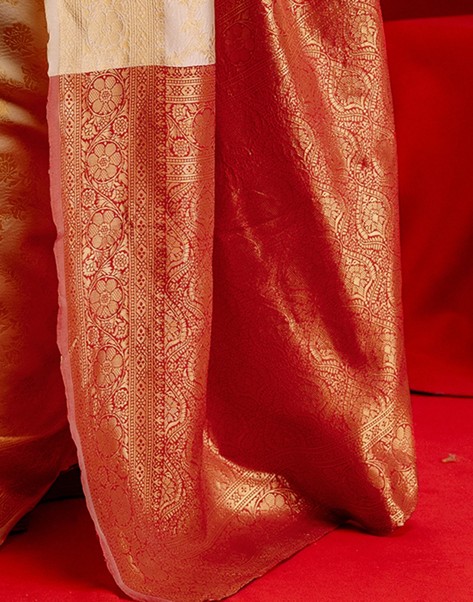 Cream Silk Woven Banarasi Saree - Image 9