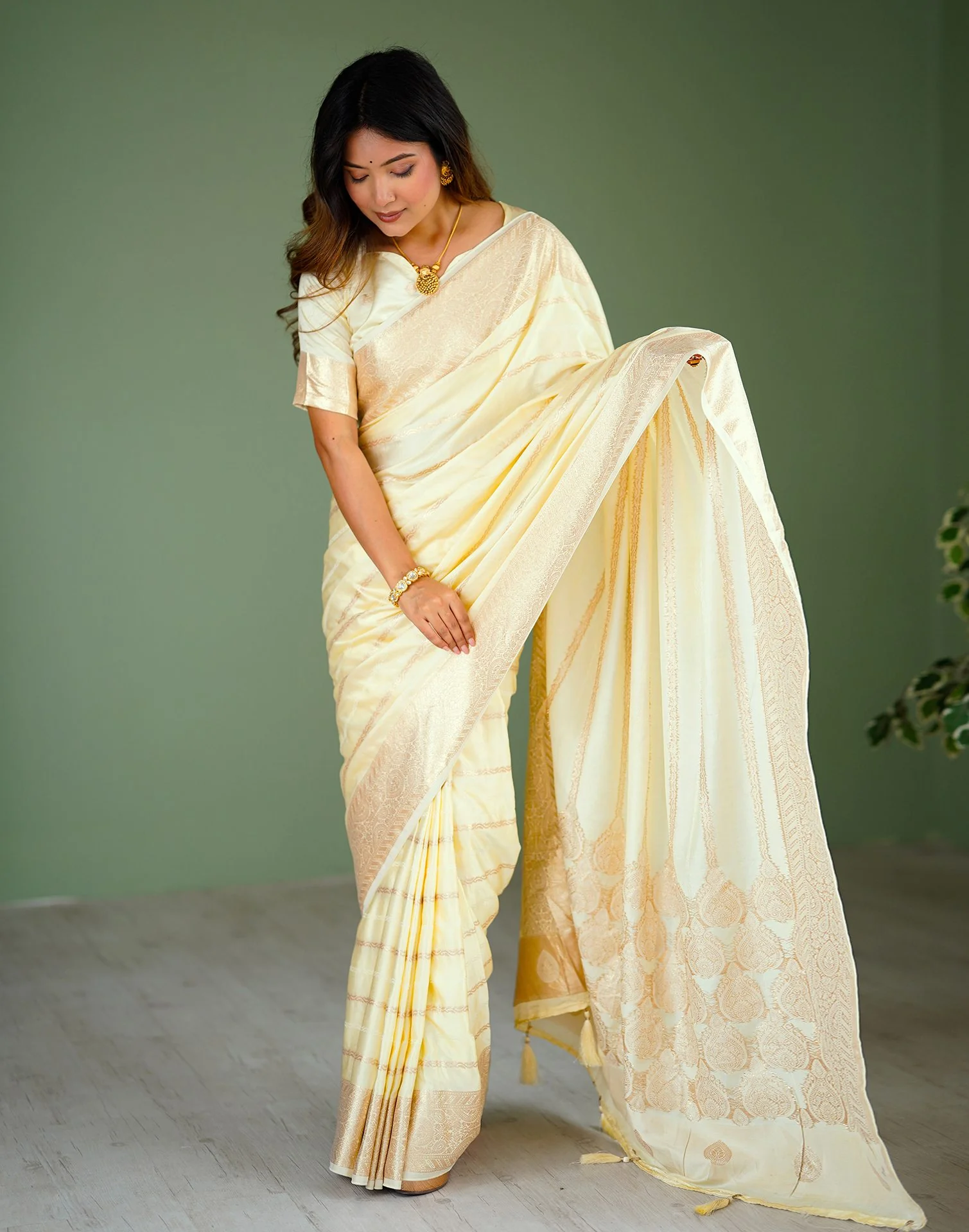 Cream Silk Woven Kanjivaram Saree - Image 7